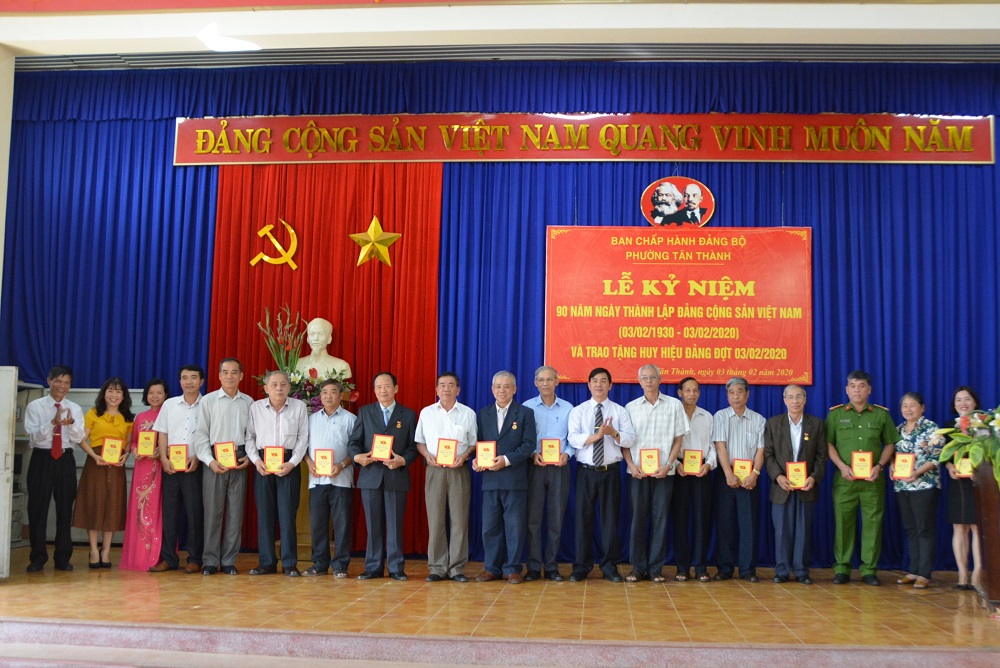 Đảng bộ phường Tân Thành, Kỷ niệm 90 năm thành lập Đảng, công bố phát hành Lịch sử Đảng bộ phường và trao huy hiệu Đảng đợt 3/2
