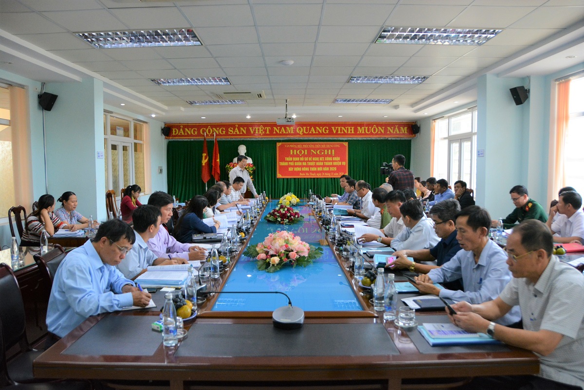 Thẩm định hồ sơ đề nghị công nhận nông thôn mới đối với thành phố Buôn Ma Thuột.