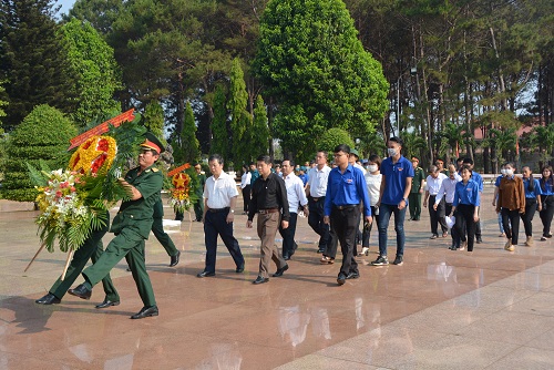 Thành phố Buôn Ma Thuột truy điệu và an táng hài cốt liệt sĩ
