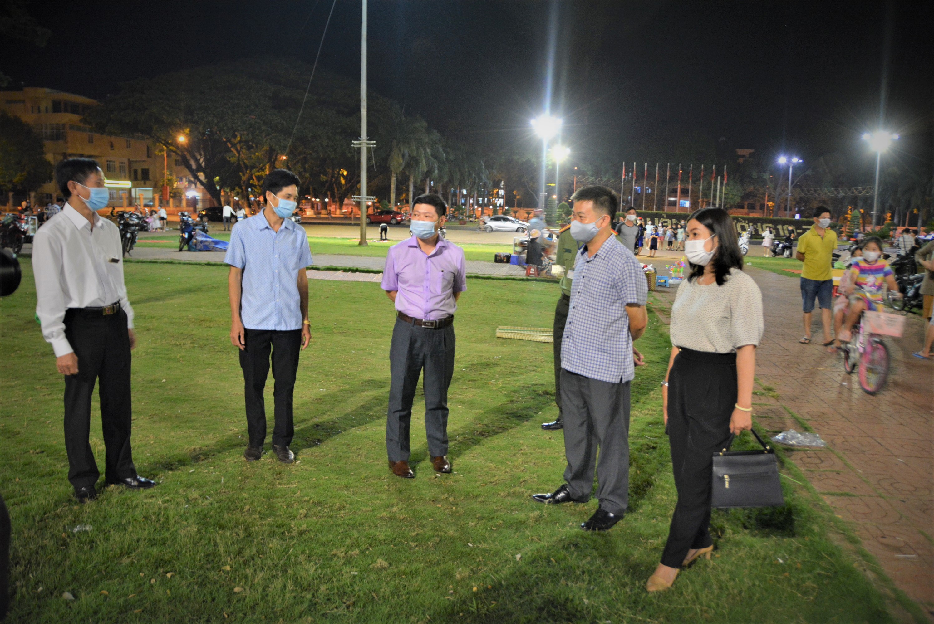 TP.Buôn Ma Thuột, không tụ tập từ 10 người trở lên đối với các quán ăn, nhà hàng, cà phê, nước giải khát; quảng trường, hoa viên, khu vui chơi, giải trí nơi công cộng