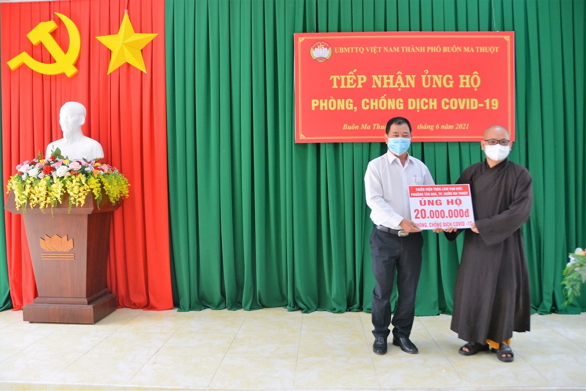 Ủy ban MTTQVN TP.Buôn Ma Thuột tiếp nhận ủng hộ quỹ vaccine phòng chống COVID -19