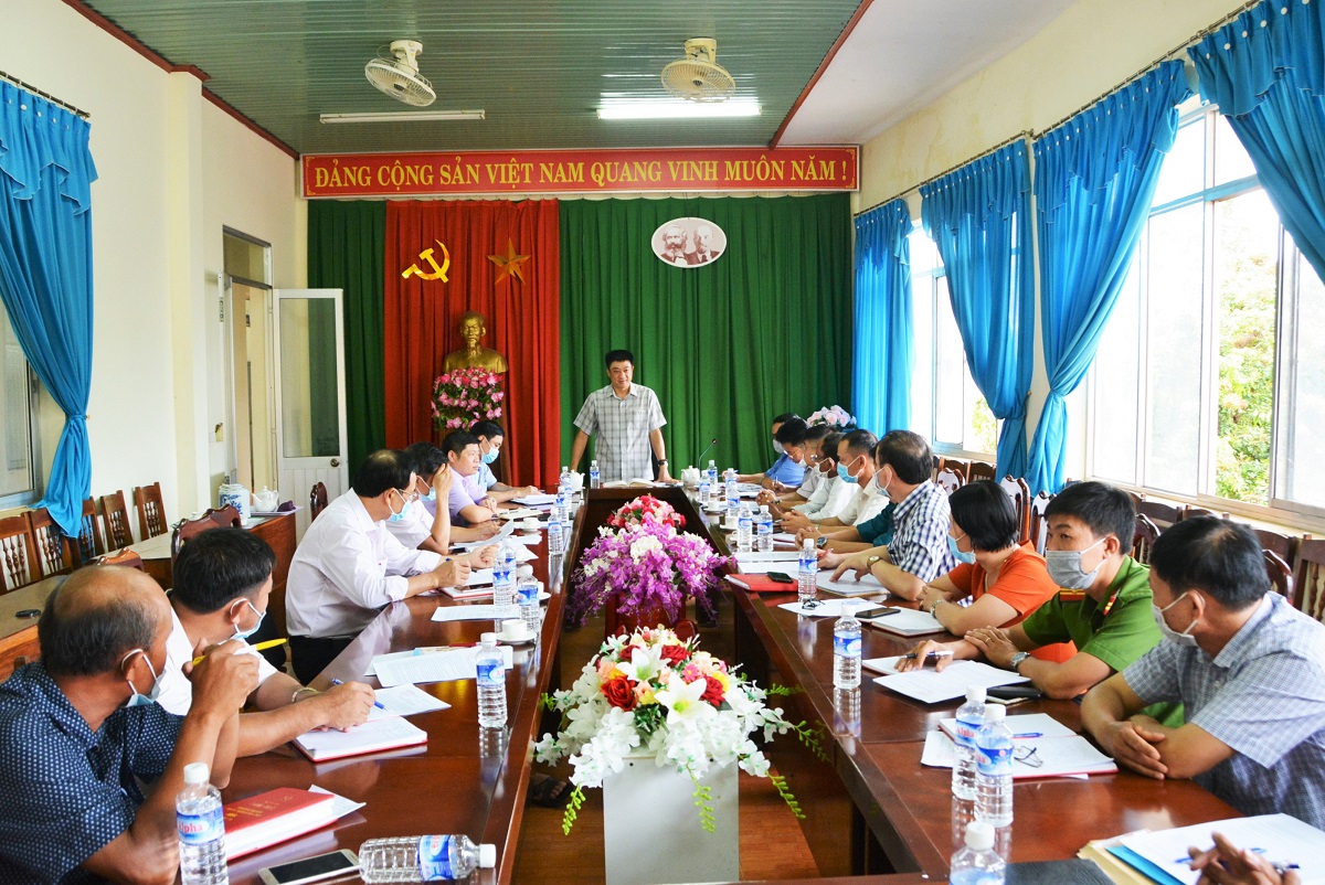 Ủy viên BTV Tỉnh ủy, Bí Thư Thành ủy Buôn Ma Thuột Từ Thái Giang làm việc với Đảng ủy xã Hòa Xuân, Tp. Buôn Ma Thuột
