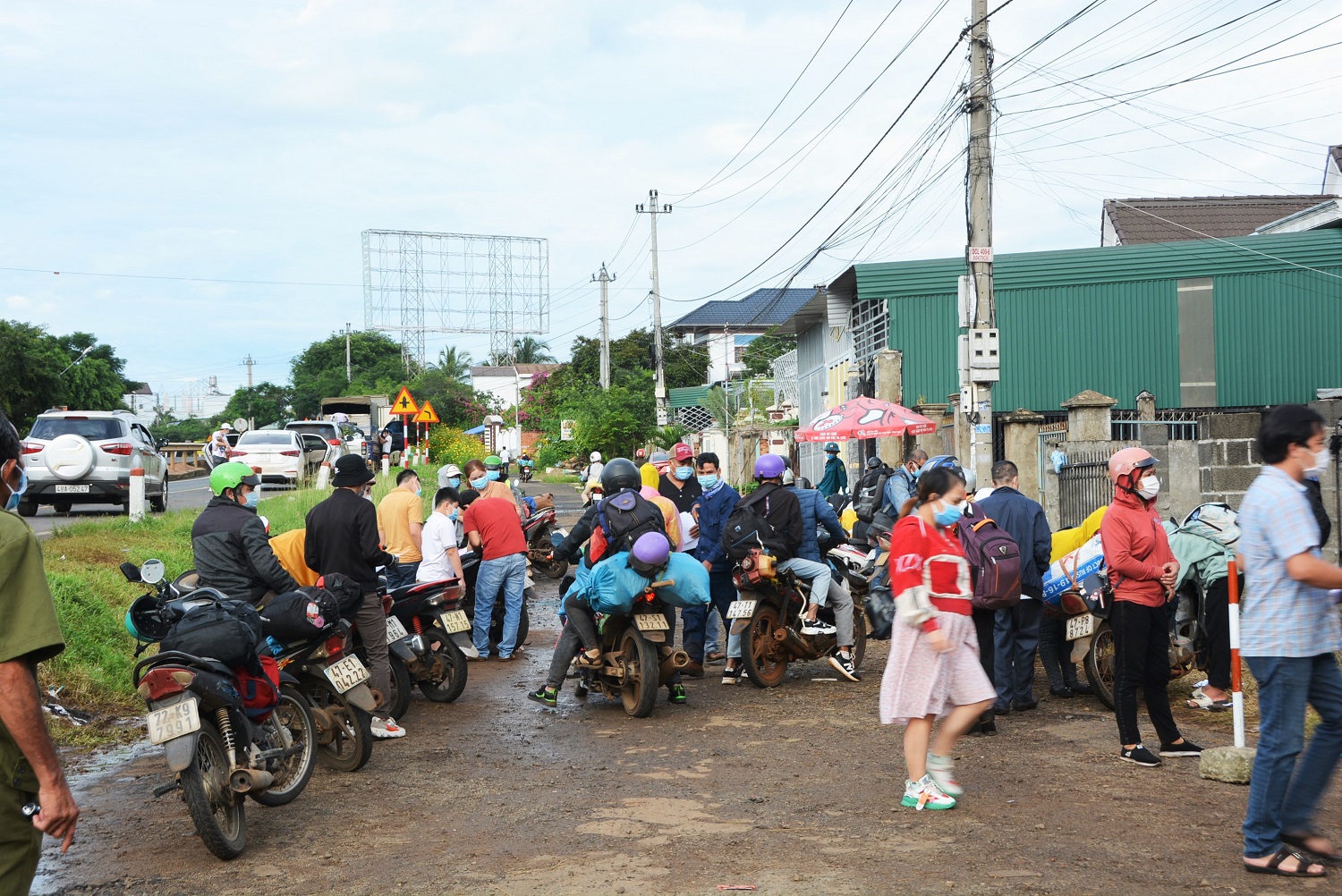 Công dân trở về từ vùng dịch không có giấy xét nghiệm âm tính với SARS-CoV-2 không được vào tỉnh