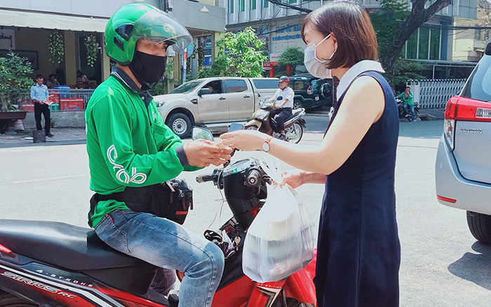 TP.Buôn Ma Thuột: Nhân viên giao hàng (Shipper) chỉ được phép hoạt động, giao, nhận hàng hoá thiết yếu.