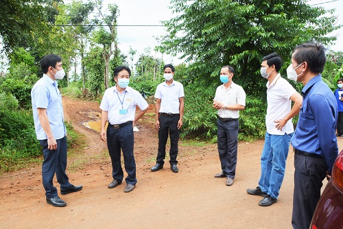 Đoàn công tác số 4 của UBND TP.Buôn Ma Thuột kiểm tra công tác phòng, chống dịch COVID-19 tại Xã Hòa Xuân và Hòa Phú.