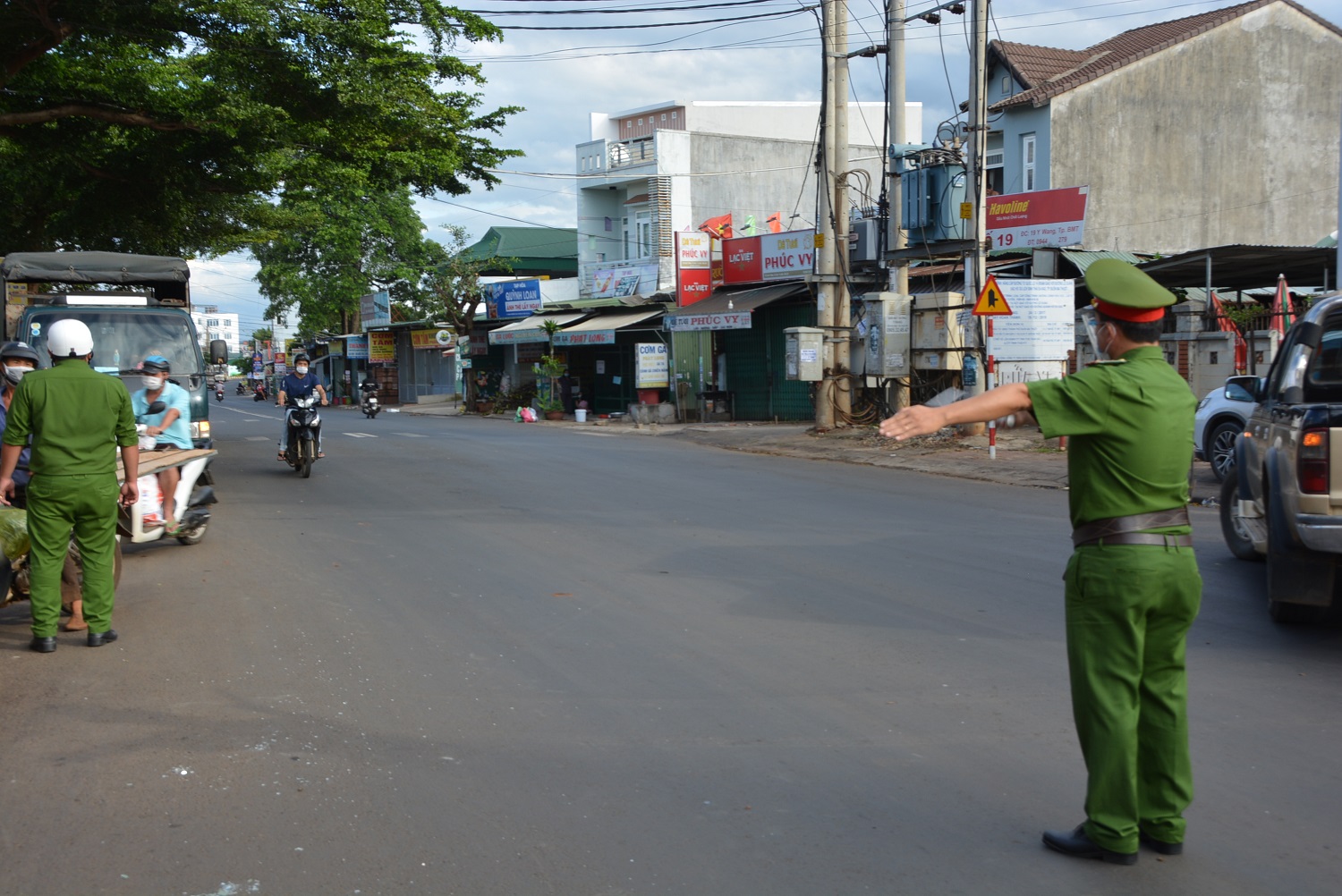 10 ngày thực hiện giãn cách xã hội theo Chỉ thị 16 của Thủ tướng Chính phủ, TP.Buôn Ma Thuột xử phạt 306 trường hợp vi phạm