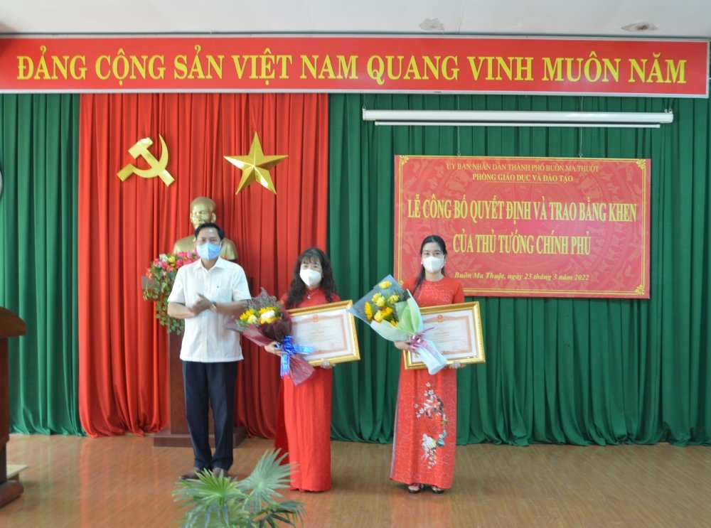 TP.Buôn Ma Thuột: 03 thầy, cô giáo được nhận Bằng khen của Thủ tướng Chính phủ