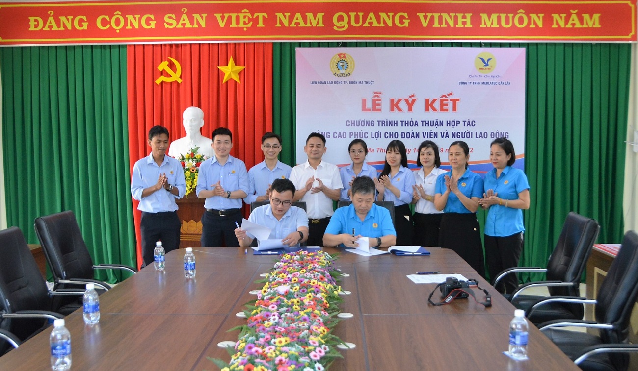Lễ ký kết chương trình thỏa thuận hợp tác nâng cao phúc lợi cho đoàn viên và người lao động giữa Liên đoàn Lao động TP. Buôn Ma Thuột và Công ty TNHH MEDLATEC Đắk Lắk.