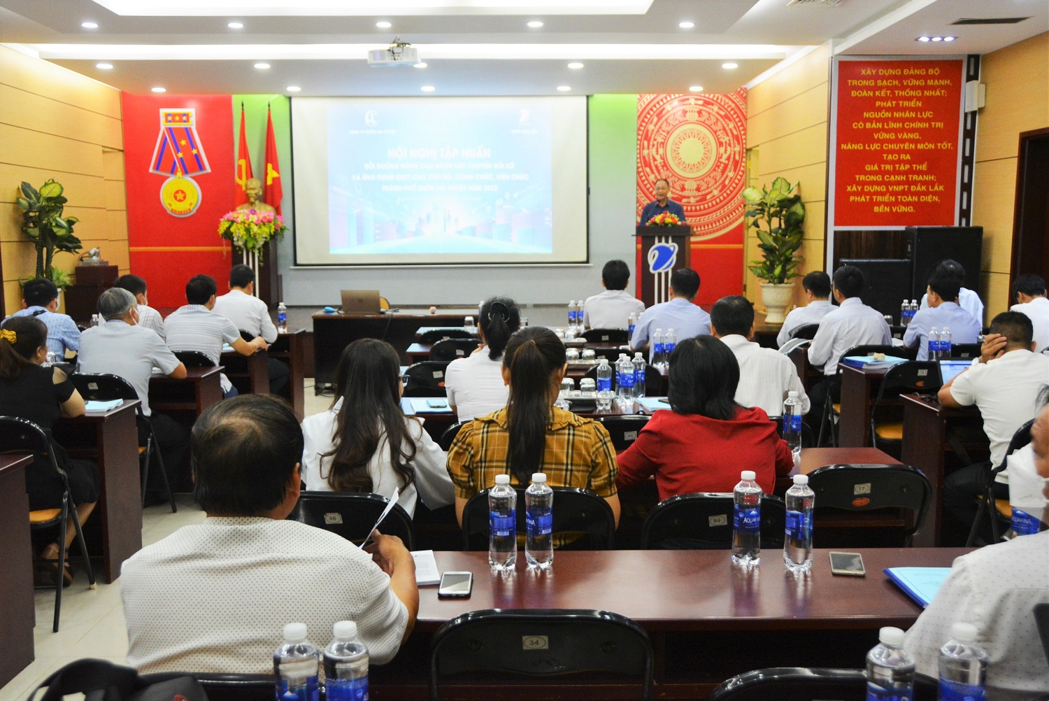 TP.Buôn Ma Thuột: Tổ chức lớp tập huấn nâng cao năng lực chuyển đổi số và ứng dụng công thông tin năm 2022 trên địa bàn.