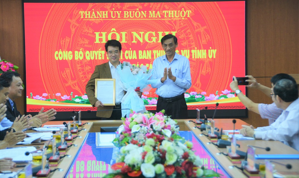 Hội nghị công bố Quyết định về công tác cán bộ: đồng chí Nguyễn Đình Tâm giữ chức Chủ nhiệm Ủy ban Kiểm tra Thành ủy Buôn Ma Thuột