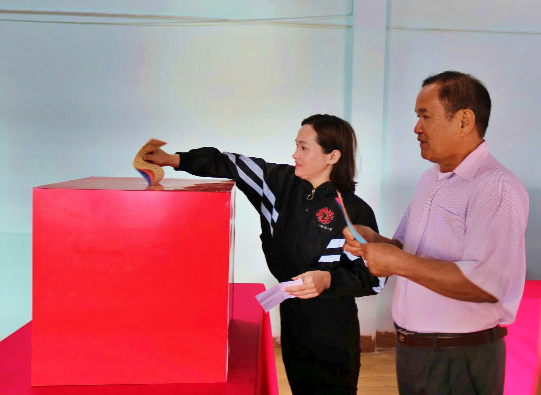 Tính đến 16 giờ 00 phút ngày 15/3, có gần 97% cử tri trên địa bàn phường Buôn Ma Thuột đã đi bỏ phiếu bầu cử