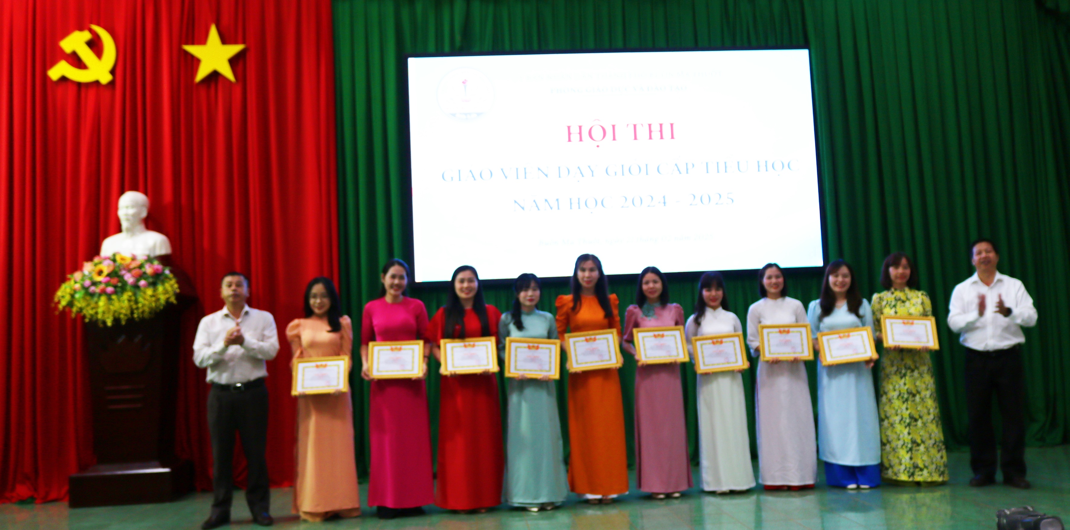 TP. Buôn Ma Thuột: Công nhận 219 giáo viên đạt danh hiệu giáo viên dạy giỏi cấp Tiểu học