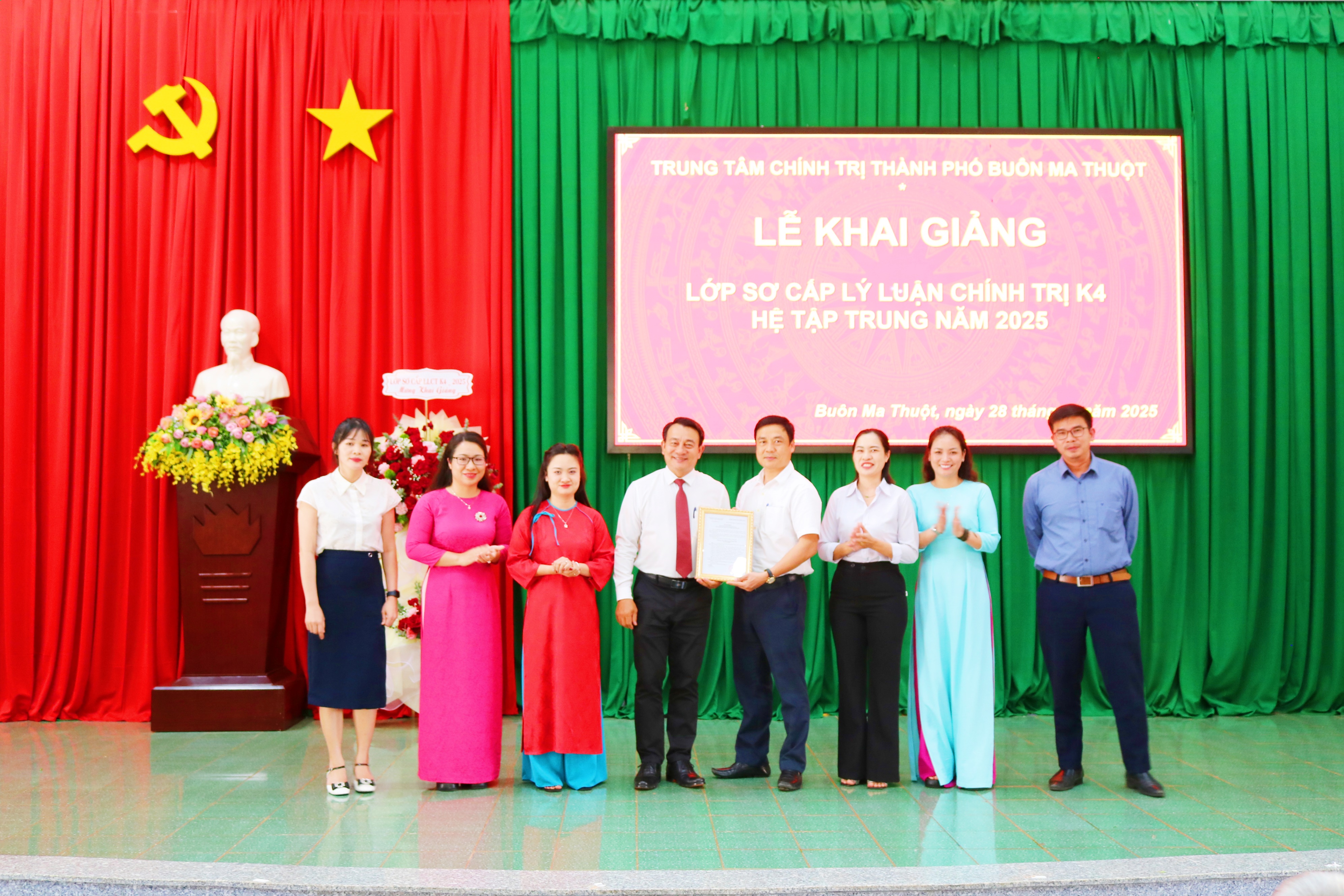TP.Buôn Ma Thuột: Khai giảng lớp Sơ cấp lý luận chính trị K4 năm 2025