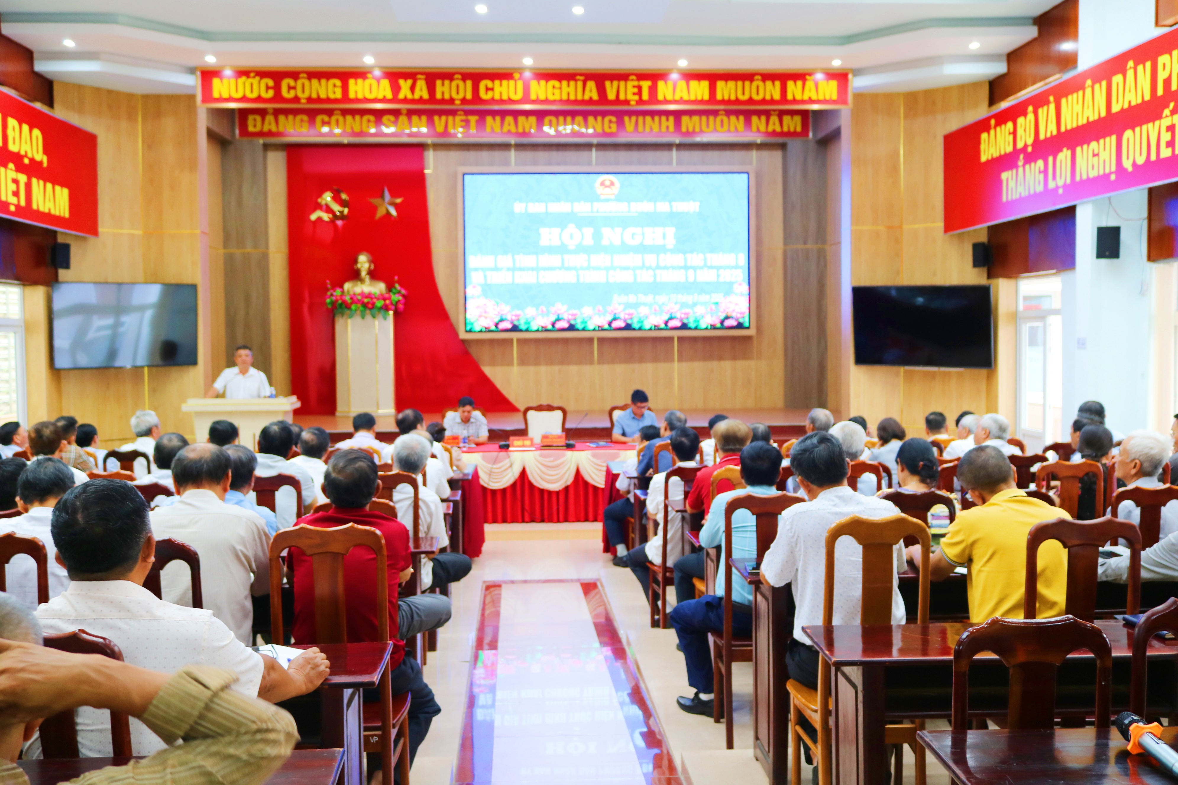 UBND phường Buôn Ma Thuột tổ chức Hội nghị triển khai nhiệm vụ tháng 9 năm 2025