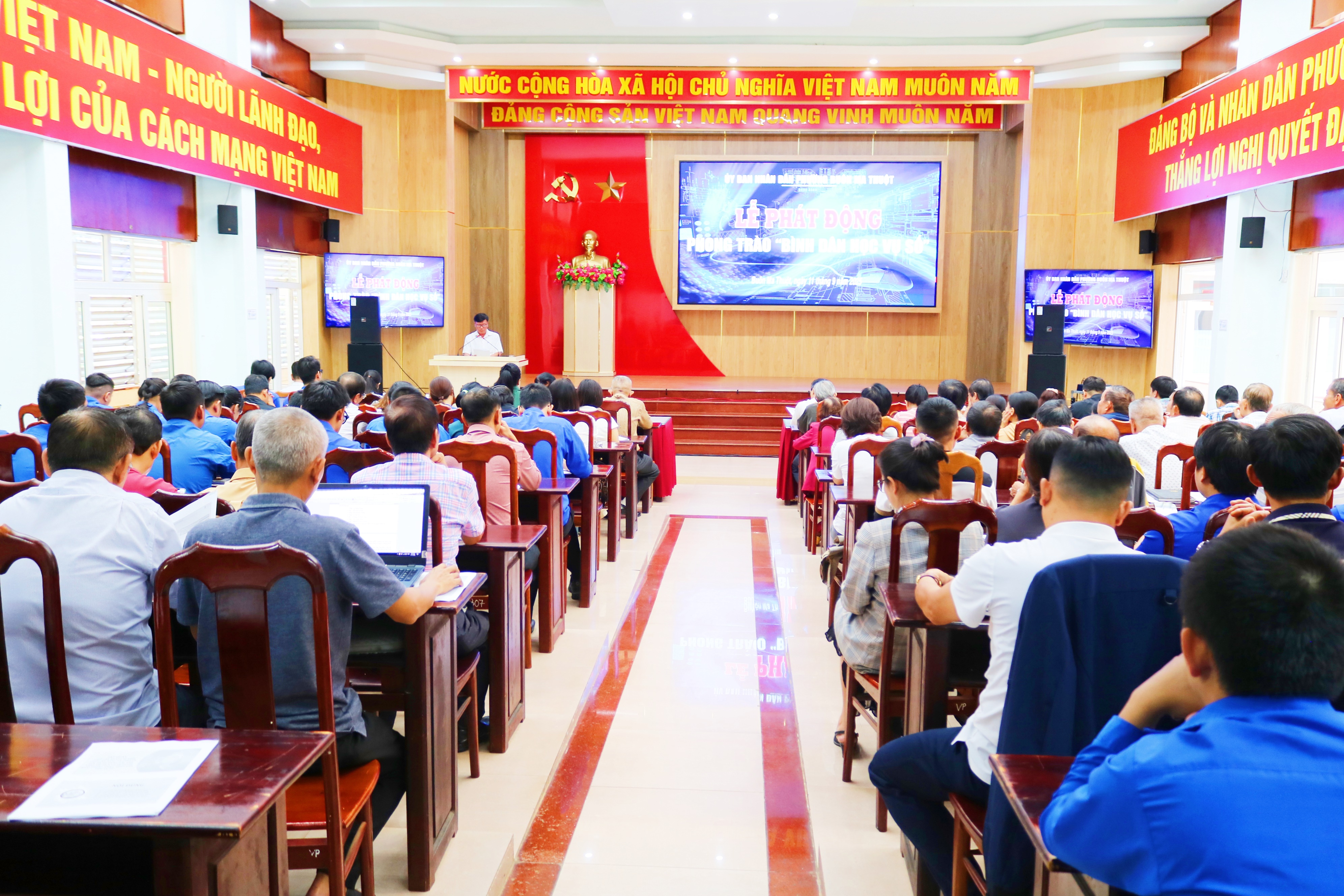 Phường Buôn Ma Thuột: Phấn đấu 70% người dân trưởng thành biết sử dụng thiết bị thông minh, nền tảng và dịch vụ số cơ bản