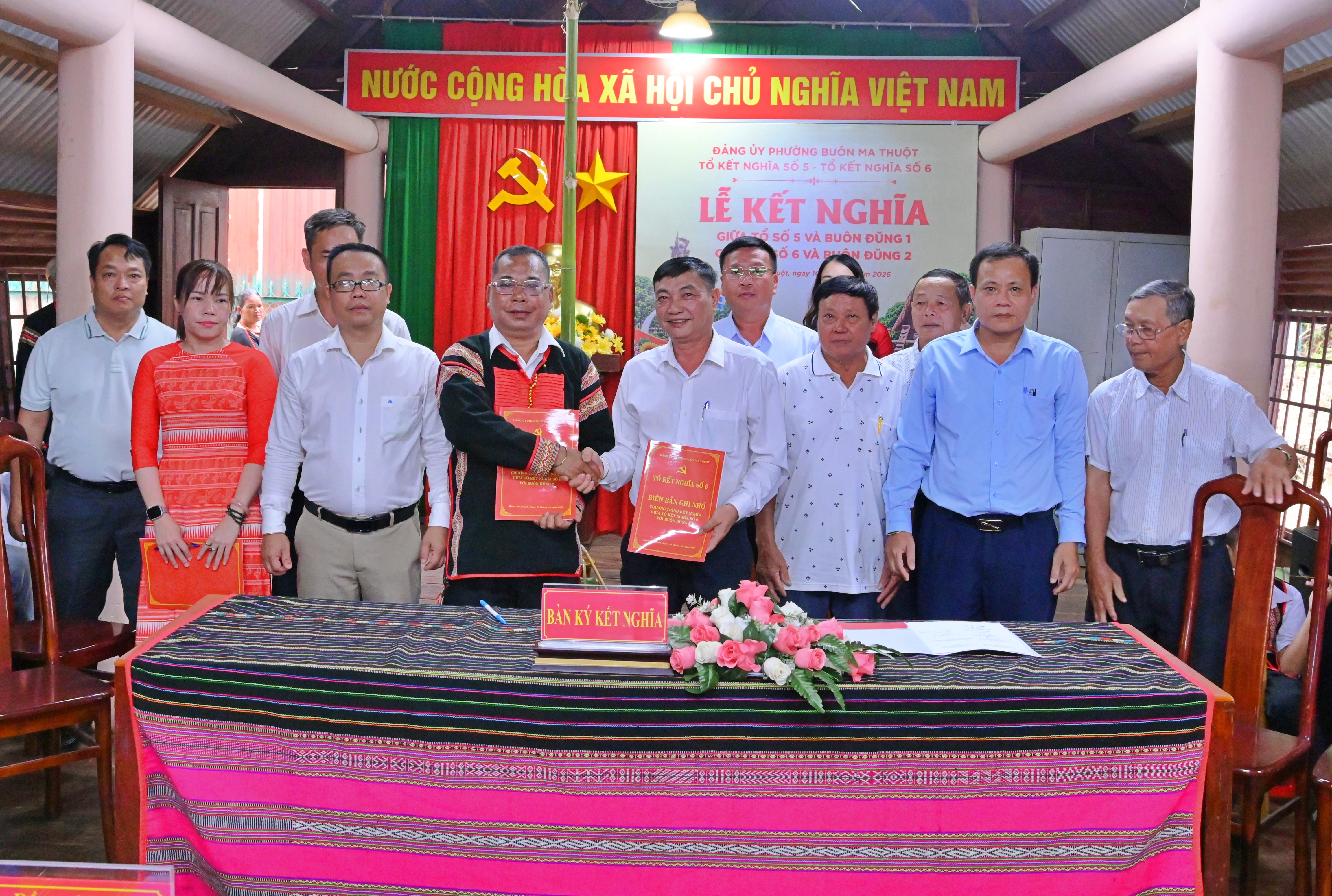 Tổ kết nghĩa số 5, số 6 đồng hành cùng buôn Đũng 1, buôn Đũng 2 xây dựng cộng đồng buôn làng đoàn kết, phát triển.