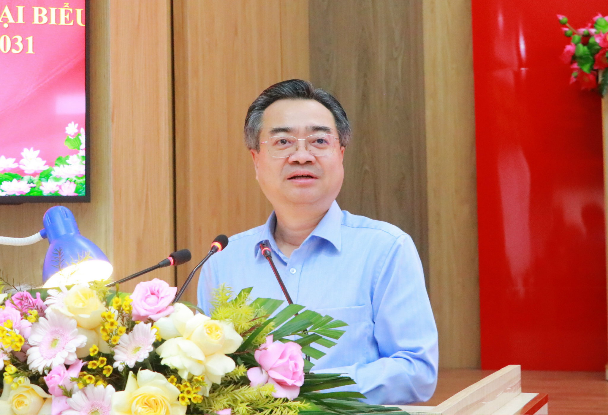 Ứng cử viên Đại biểu Quốc hội khóa XVI – Đơn vị bầu cử số 5 tỉnh Đắk Lắk gặp gỡ tiếp xúc cử tri tại phường Buôn Ma Thuột