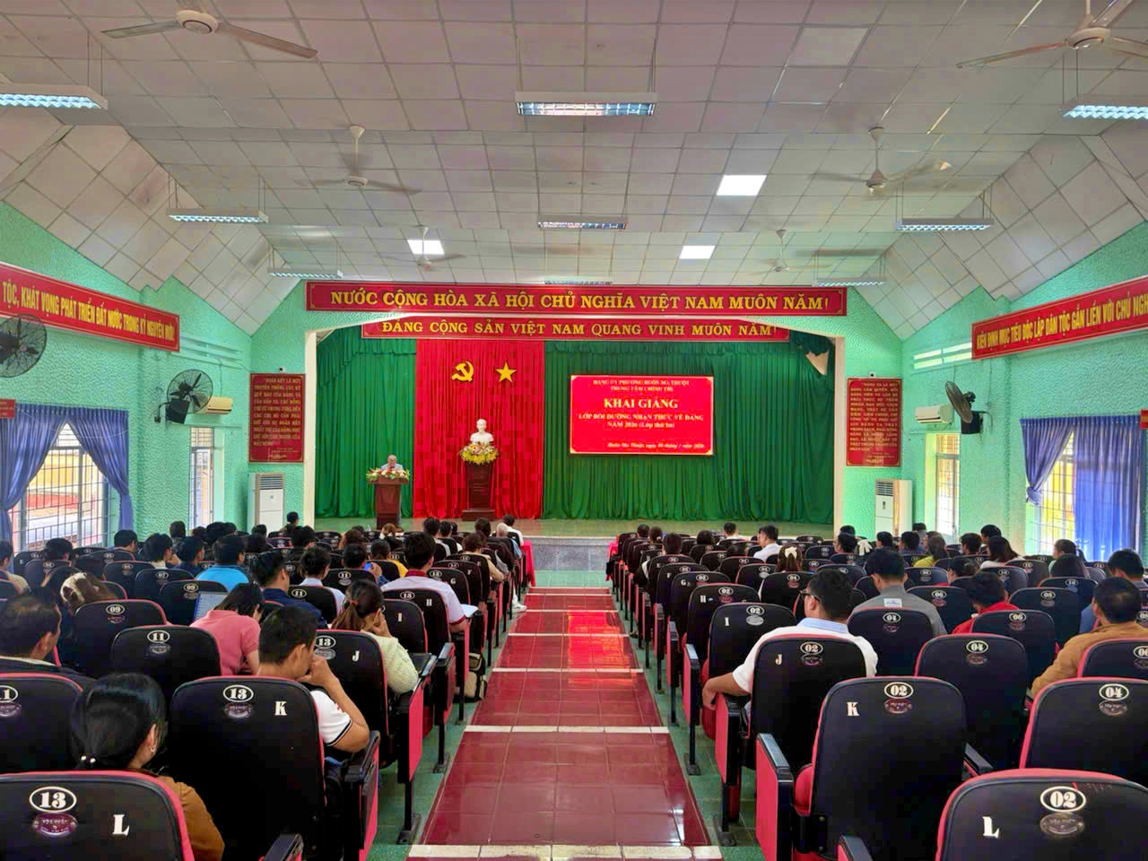 Trung tâm Chính trị phường Buôn Ma Thuột: Khai giảng lớp bồi dưỡng nhận thức về Đảng năm 2026 (lớp thứ ba) cho 131 học viên