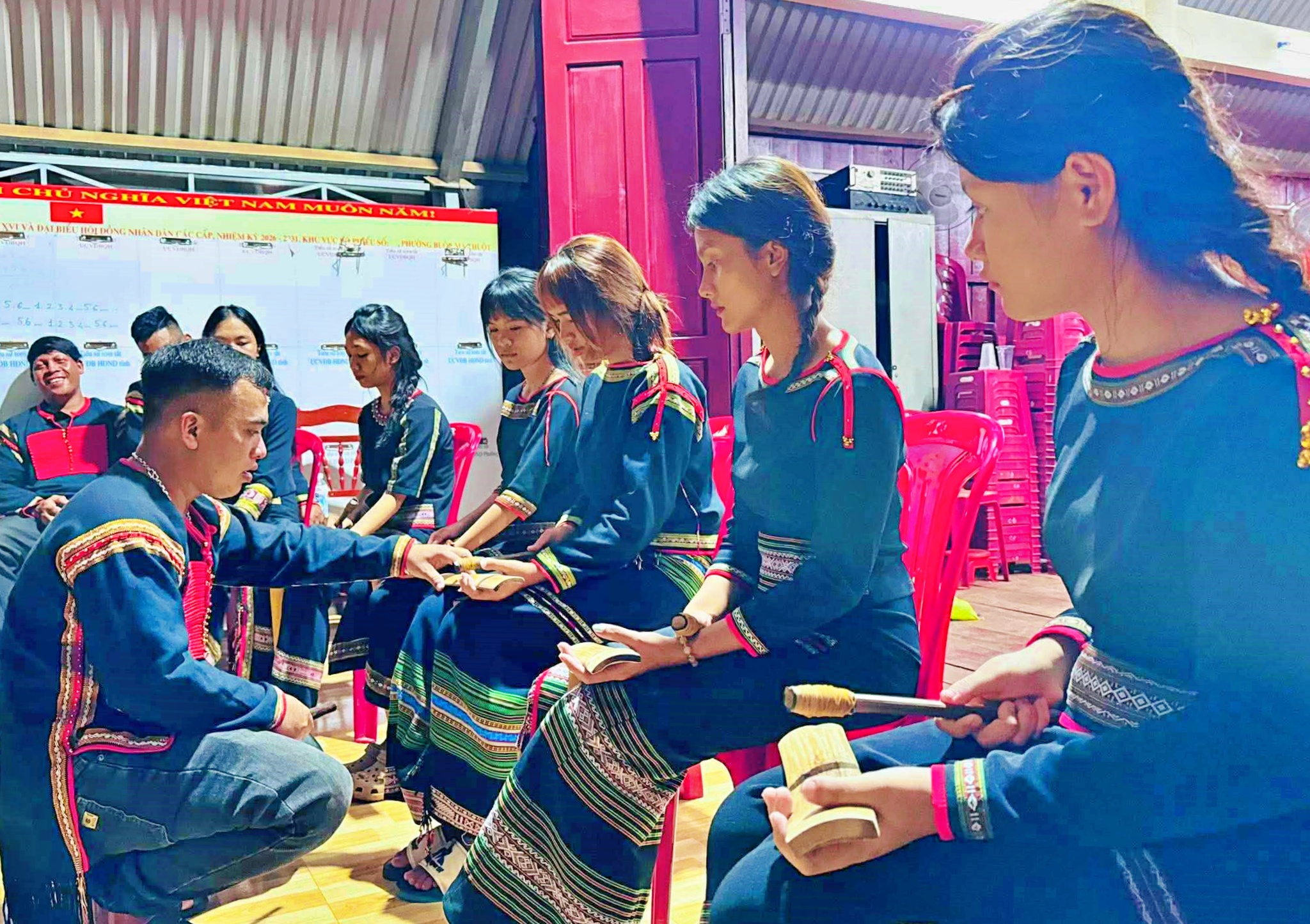 Truyền dạy đánh chiêng - múa xoang, gìn giữ, bảo tồn cốt lõi "hồn cốt" của đồng bào dân tộc thiểu số Tây Nguyên trên địa bàn phường Buôn Ma Thuột.
