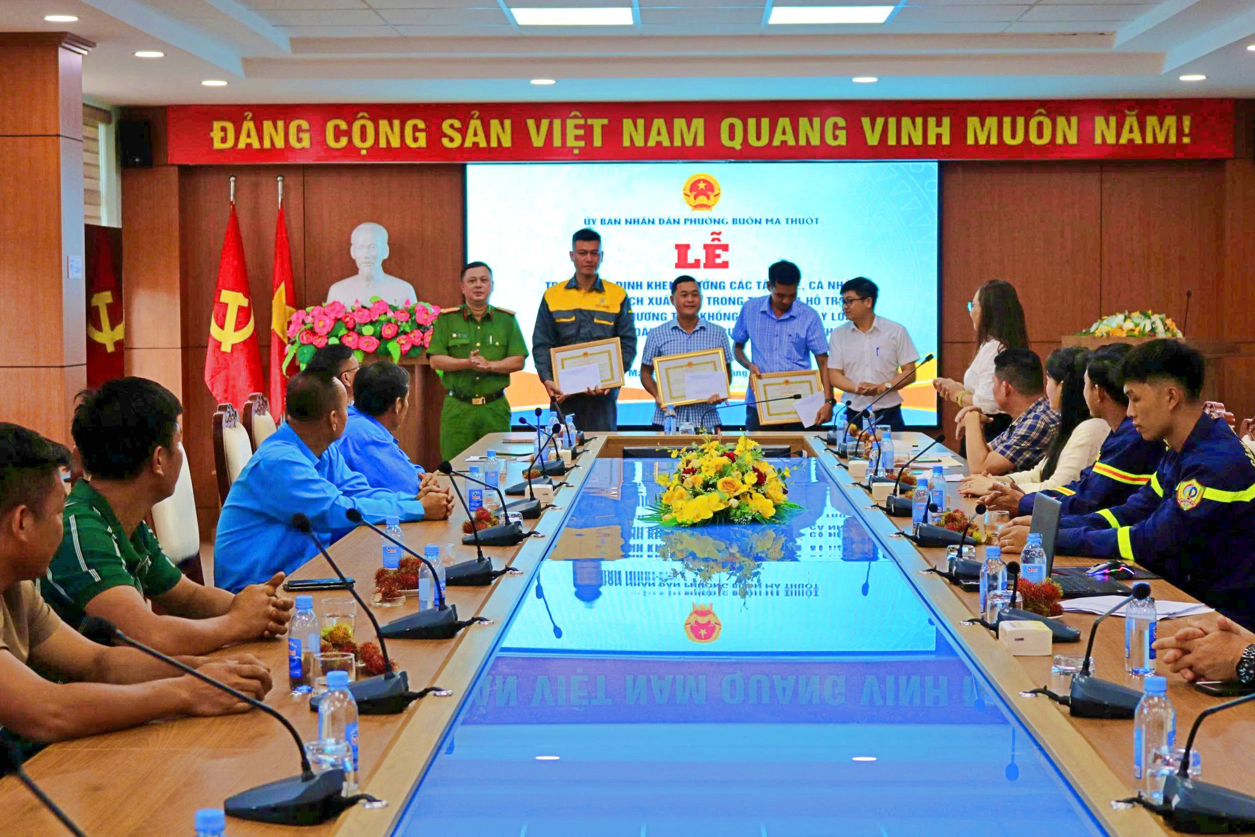 gen-h-khenthuongpccc2.jpg