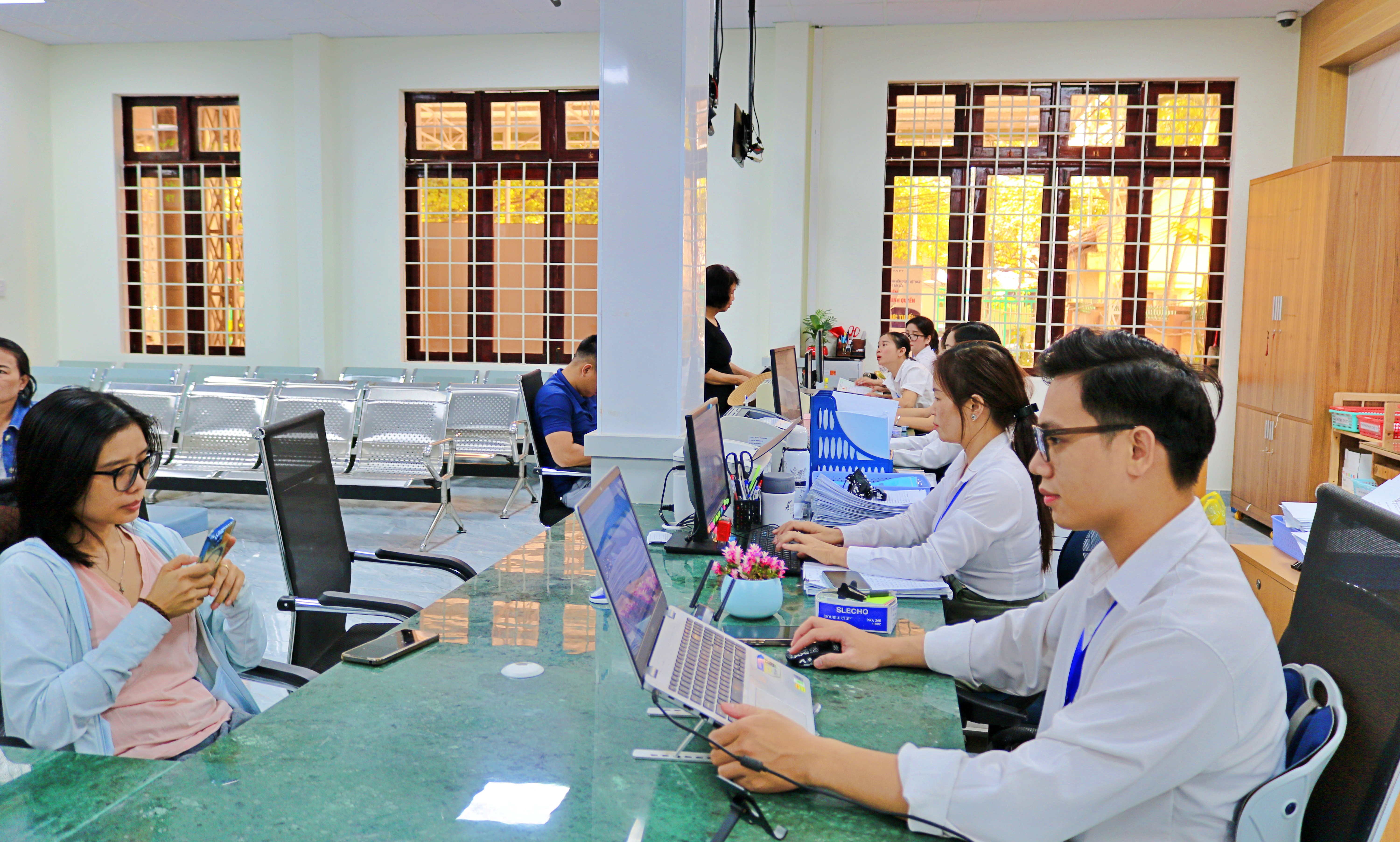 Phường Buôn Ma Thuột: Tiếp tục đột phá cải cách hành chính, xây dựng nền hành chính công chuyên nghiệp, hiện đại, thân thiện, lấy người dân, doanh nghiệp là trung tâm phục vụ.