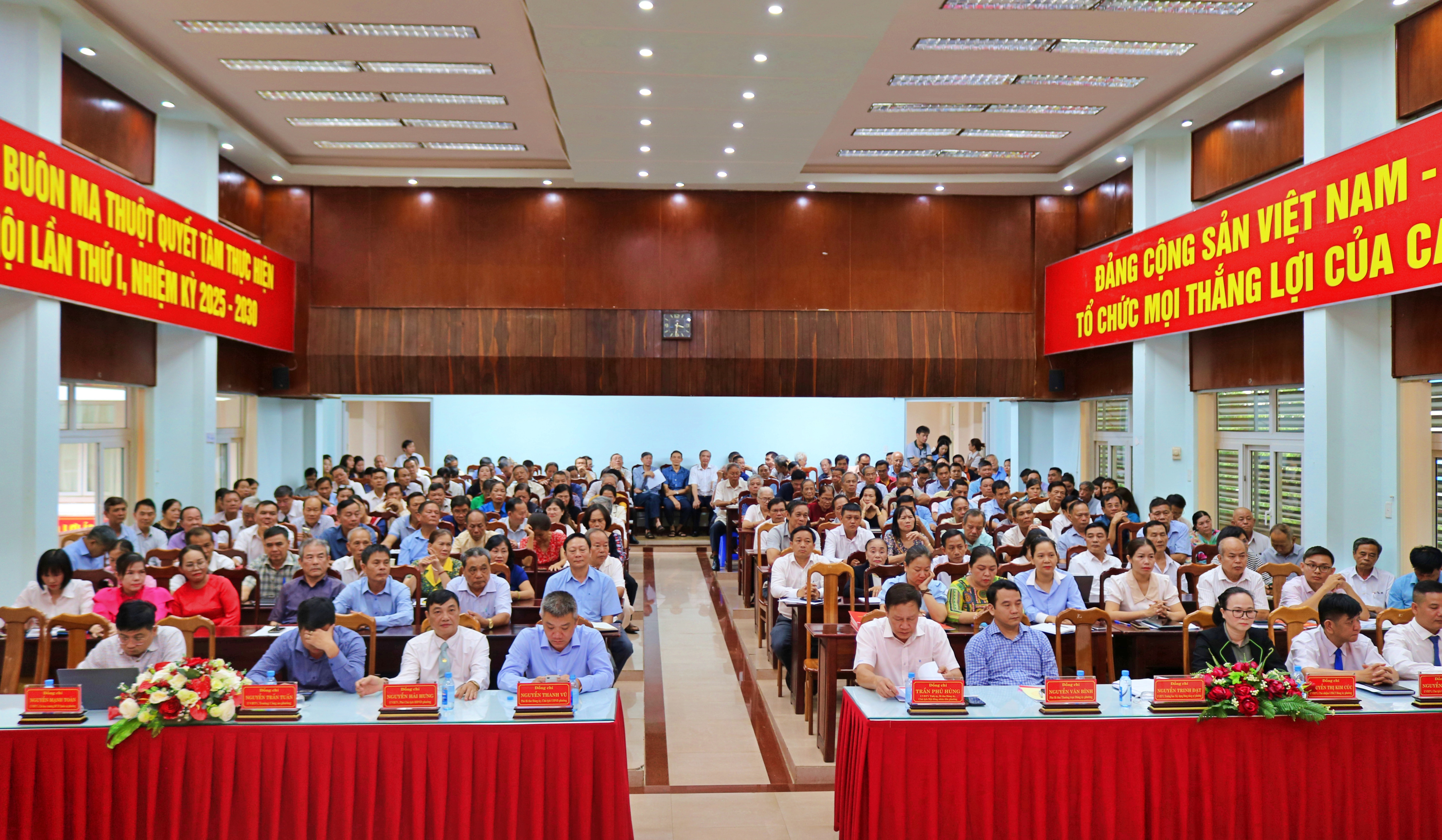 Đội ngũ cán bộ buôn, tổ dân phố sau sắp xếp tiếp tục phát huy trí tuệ, bản lĩnh và tâm huyết, xây dựng các khu dân cư ngày càng ổn định, văn minh, phát triển, đáp ứng yêu cầu nhiệm vụ trong giai đoạn mới.