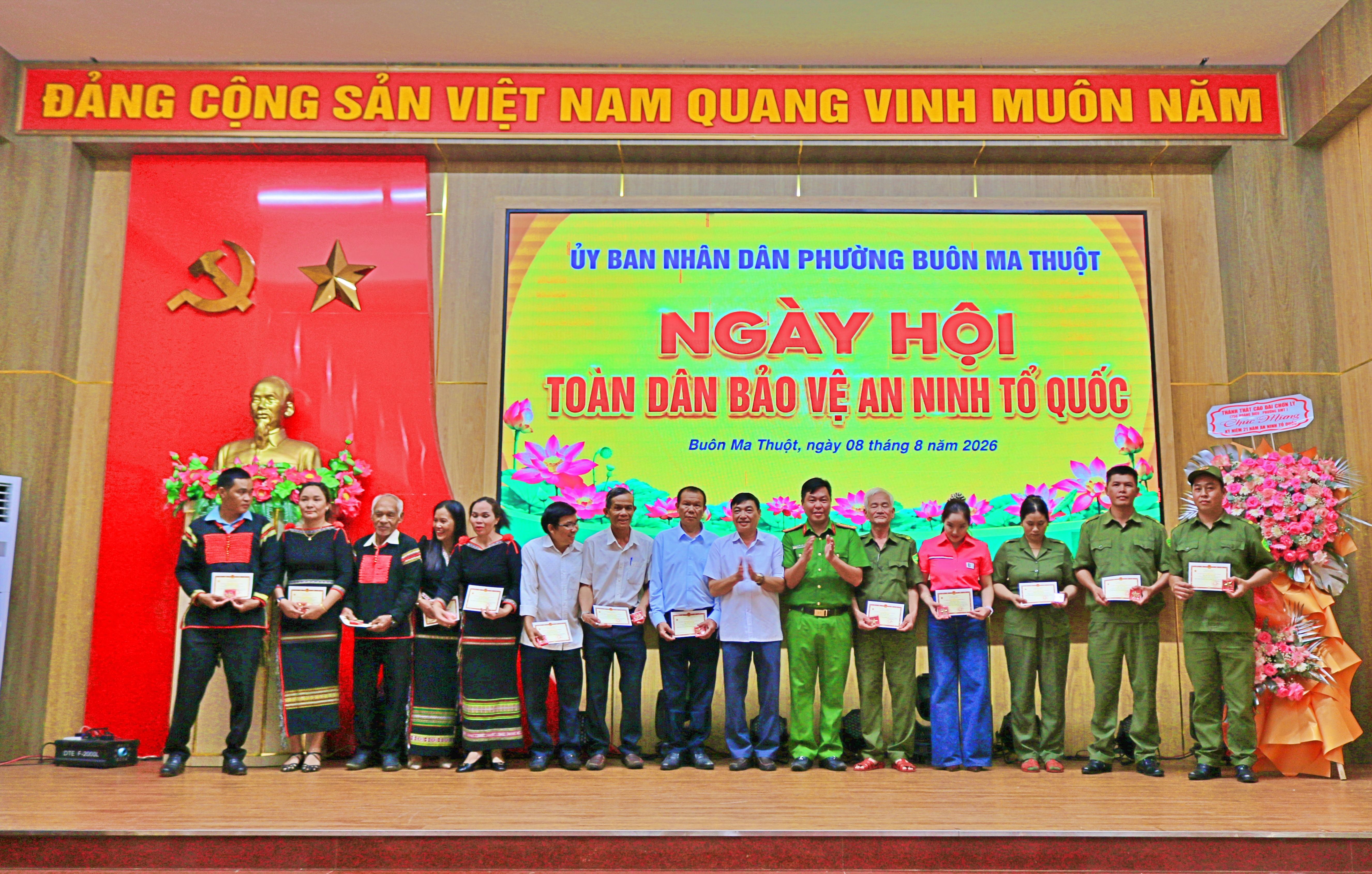 Phường Buôn Ma Thuột ra mắt mô hình “Tăng cường kết nối giữa Nhân dân với lực lượng Công an”; Ra quân cao điểm phòng, chống tội phạm