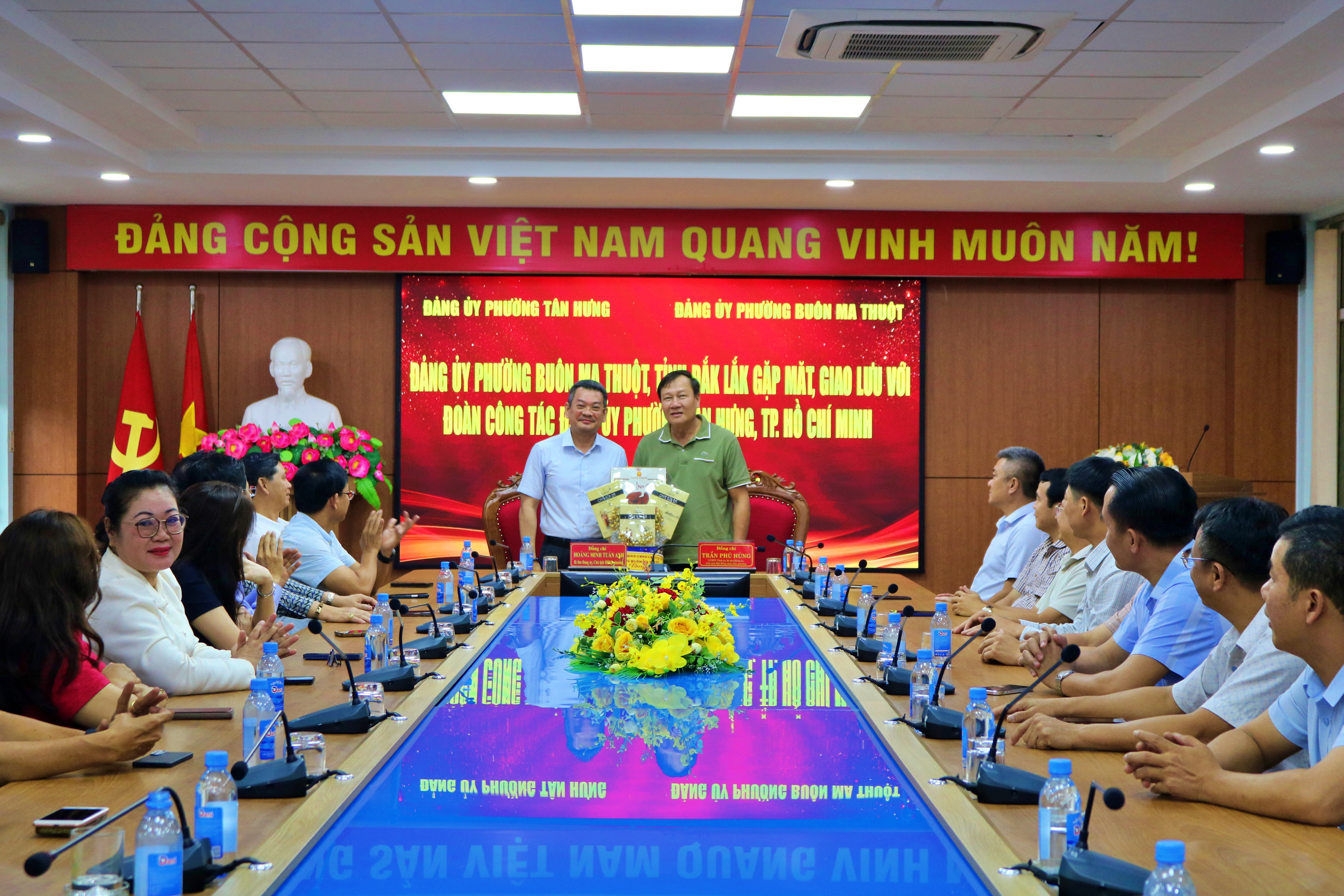 Đoàn công tác Đảng ủy phường Tân Hưng, thành phố Hồ Chí Minh tham quan, kết nối, giao lưu và trao đổi kinh nghiệm tại phường Buôn Ma Thuột.