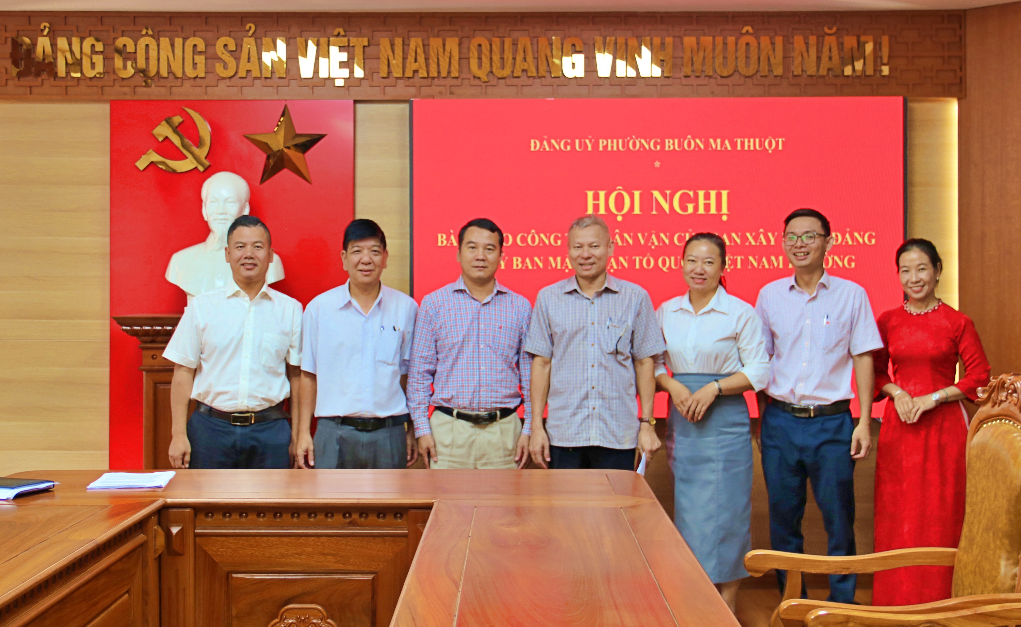 Phường Buôn Ma Thuột: Hội nghị bàn giao nhiệm vụ tham mưu công tác Dân vận từ Ban xây dựng Đảng sang Ủy Ban MTTQ Việt Nam phường.