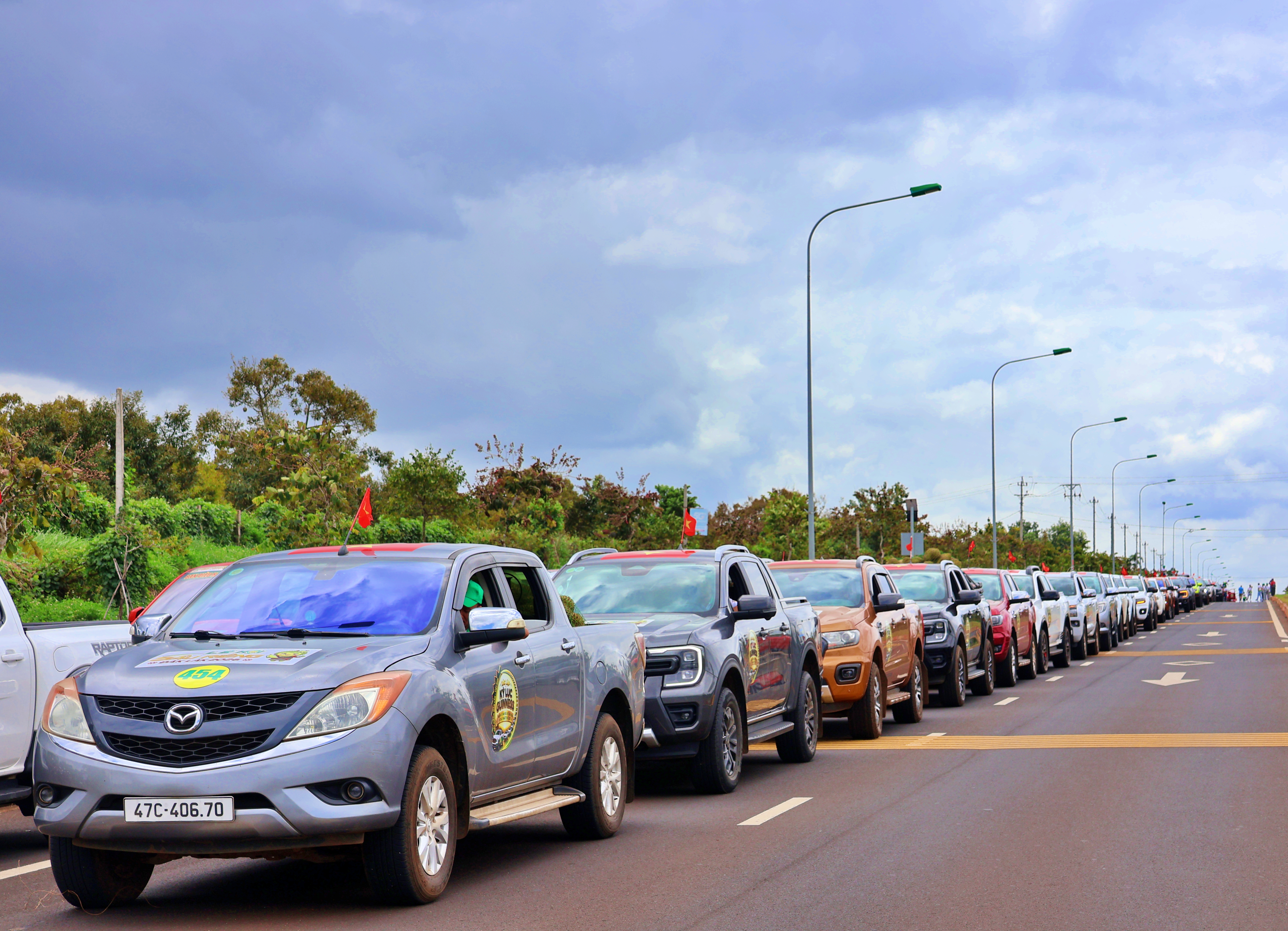 500 xe bán tải chở sầu riêng diễu hành tại Lễ hội Sầu riêng Đắk Lắk 2026