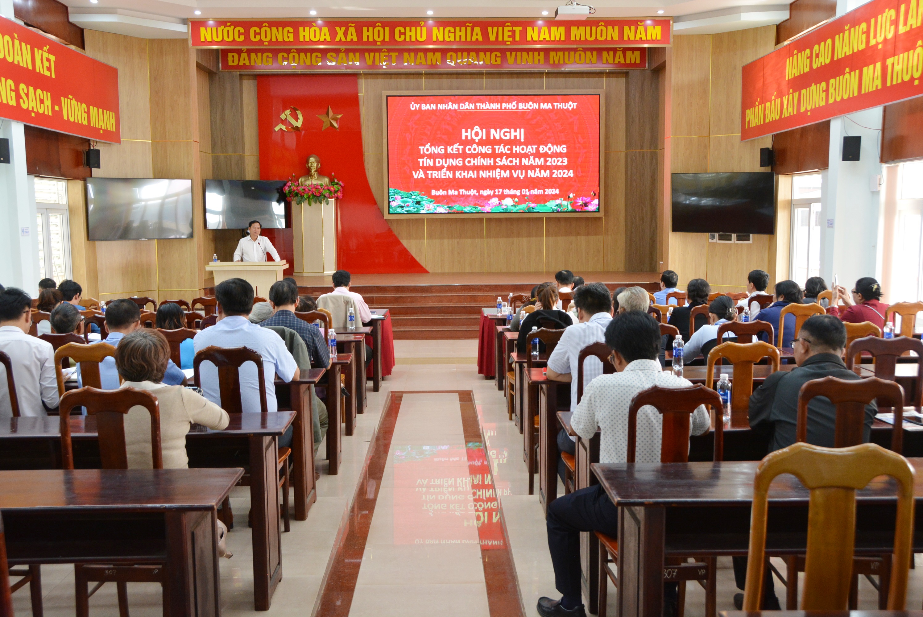 TP. Buôn Ma Thuột: Hội nghị tổng kết công tác hoạt động tín dụng chính sách năm 2023 và triển khai nhiệm vụ năm 2024