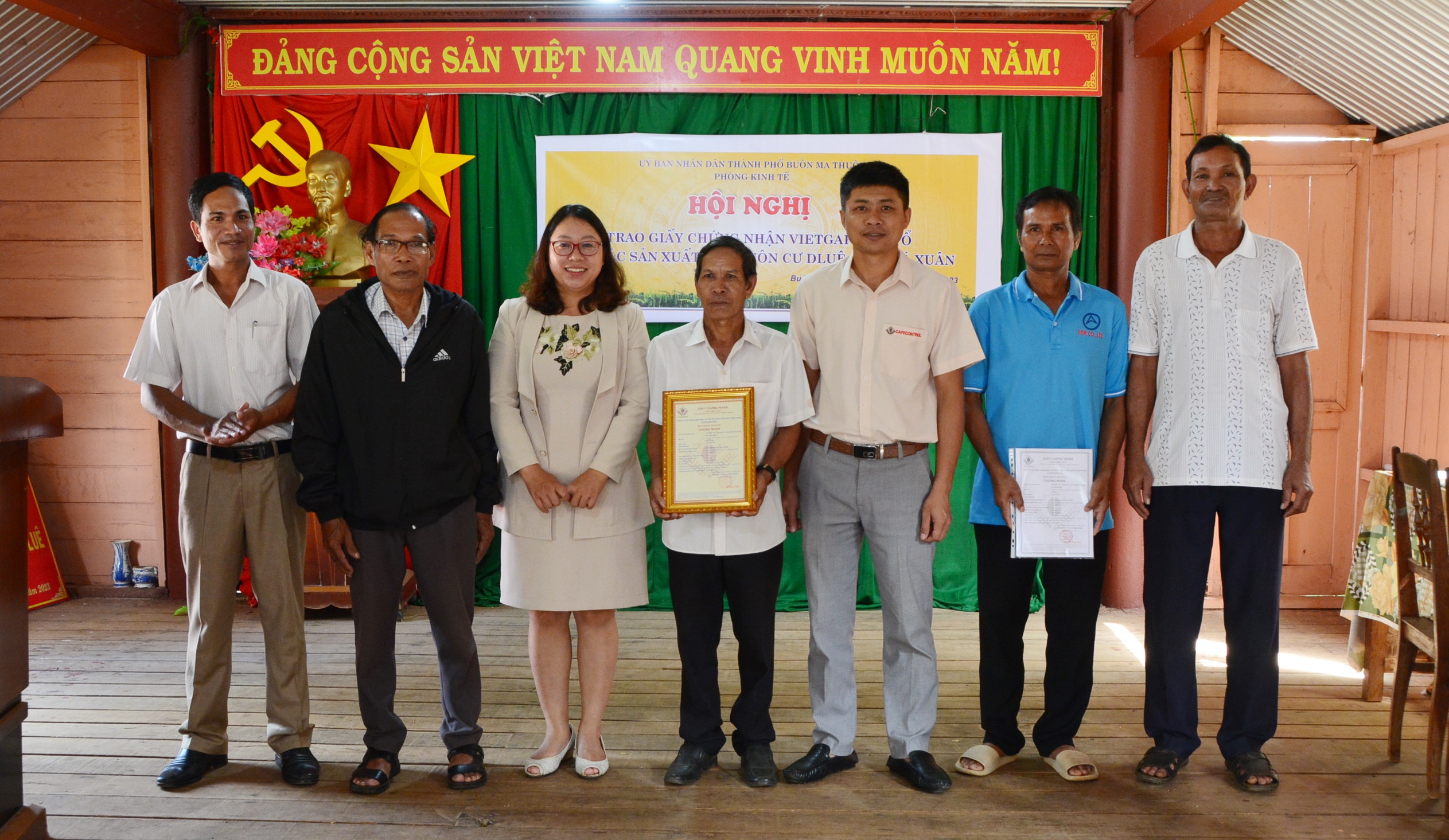 Sản xuất lúa theo tiêu chuẩn VietGAP không chỉ giúp nông dân giảm chi phí, tăng năng suất, mà còn tạo ra nông sản hàng hóa chất lượng cao, đồng đều, an toàn cho người sử dụng và môi trường.