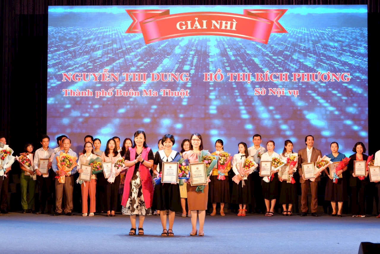 Thí sinh Nguyễn Thị Dung, Thành phố Buôn Ma Thuột đạt giải Nhì tại cuộc thi trực tuyến tìm hiểu cải cách hành chính tỉnh Đắk Lắk năm 2023