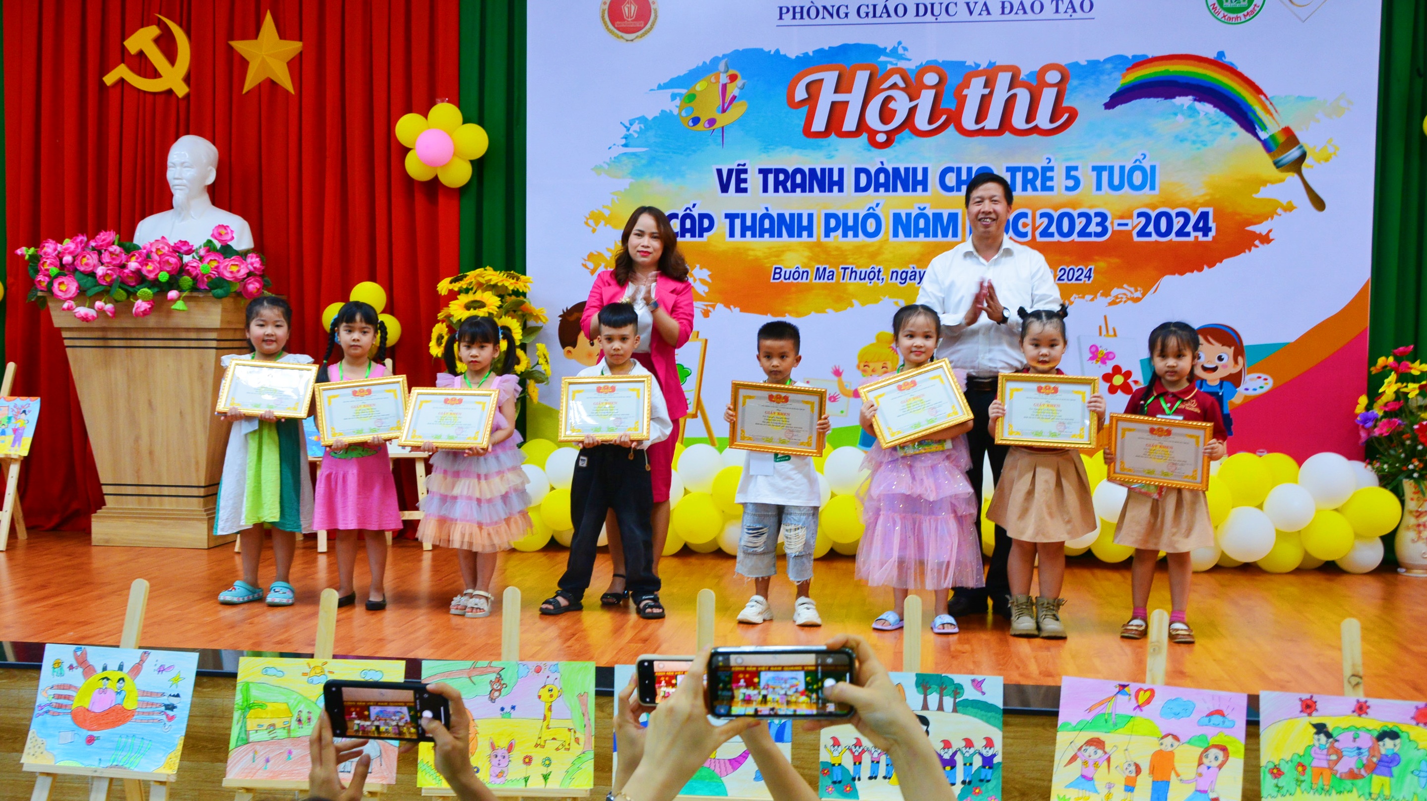 Bế mạc và trao giải Hội thi "Bé vẽ tranh dành cho trẻ mẫu giáo 5 tuổi" cấp thành phố năm 2024