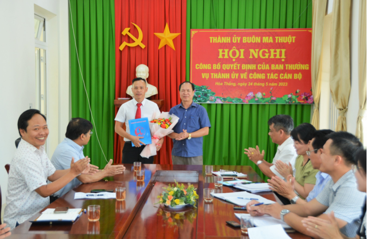 Công bố quyết định của Ban Thường vụ Thành ủy Buôn Ma Thuột về công tác cán bộ