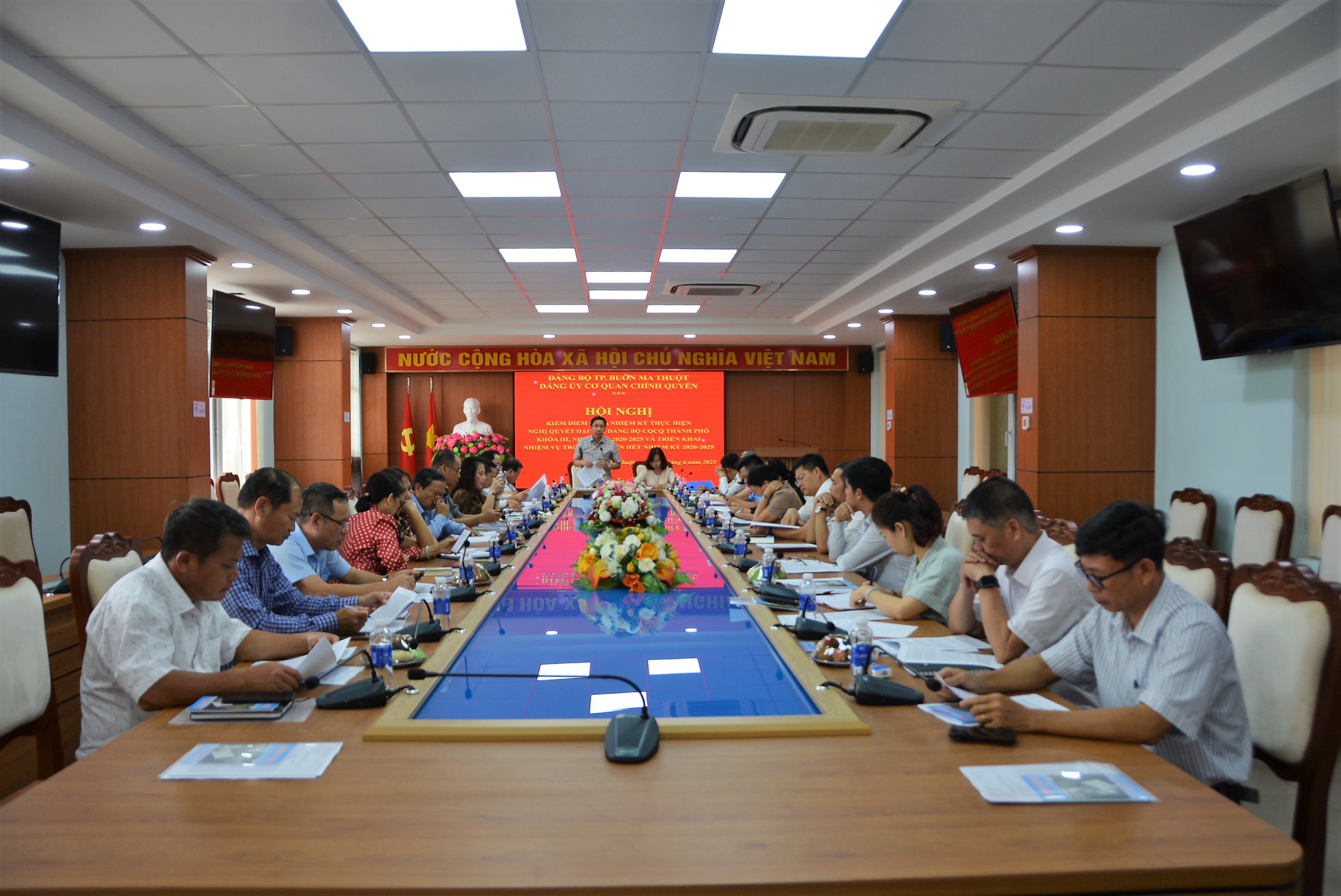 Đảng uỷ Cơ quan Chính quyền TP.Buôn Ma Thuột tổ chức hội nghị kiểm điểm giữa nhiệm kỳ