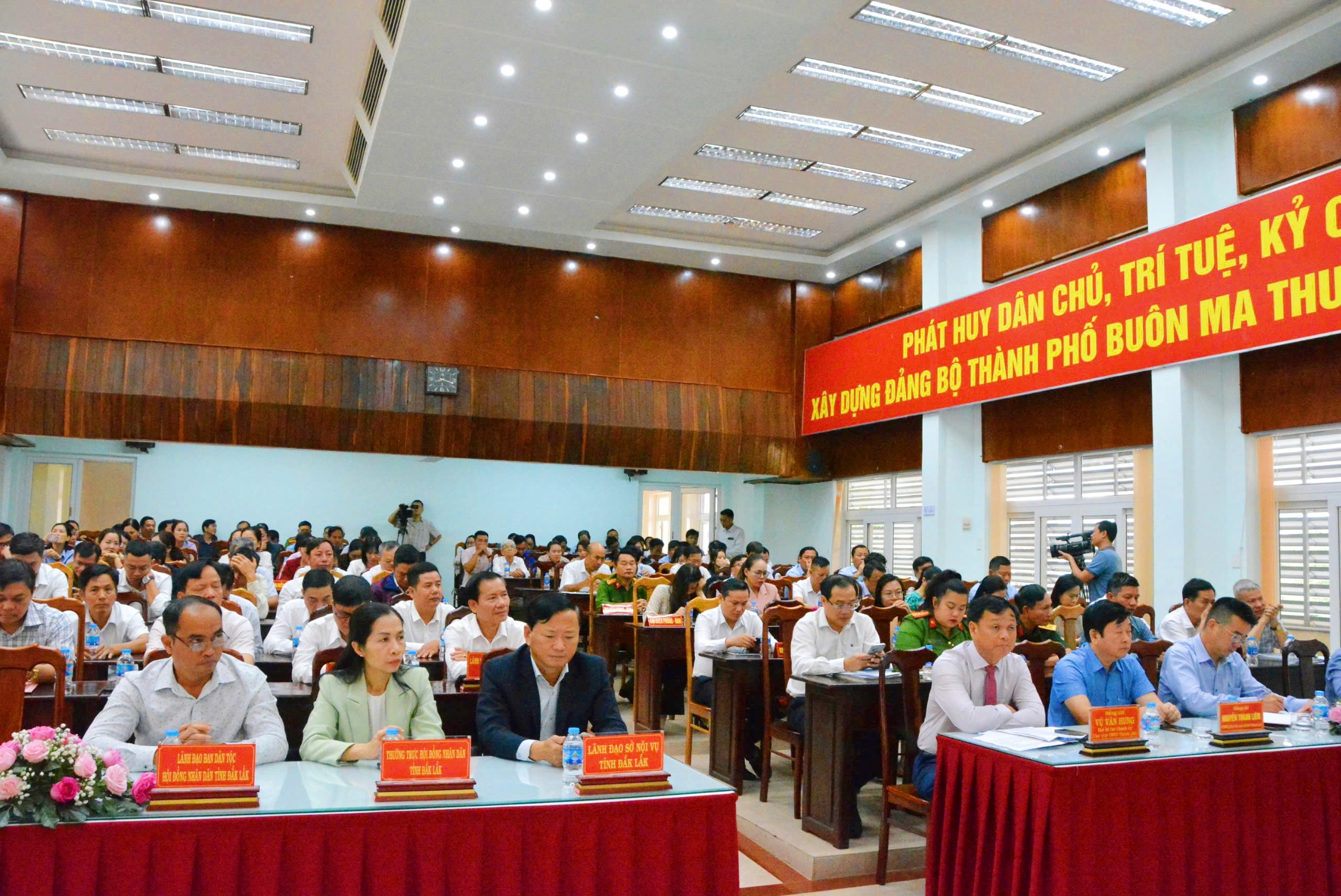Lễ công bố Nghị quyết của Ủy ban Thường vụ Quốc hội về việc sắp xếp đơn vị hành chính cấp xã của tỉnh Đắk Lắk giai đoạn 2023 – 2025 trên địa bàn Thành phố Buôn Ma Thuột