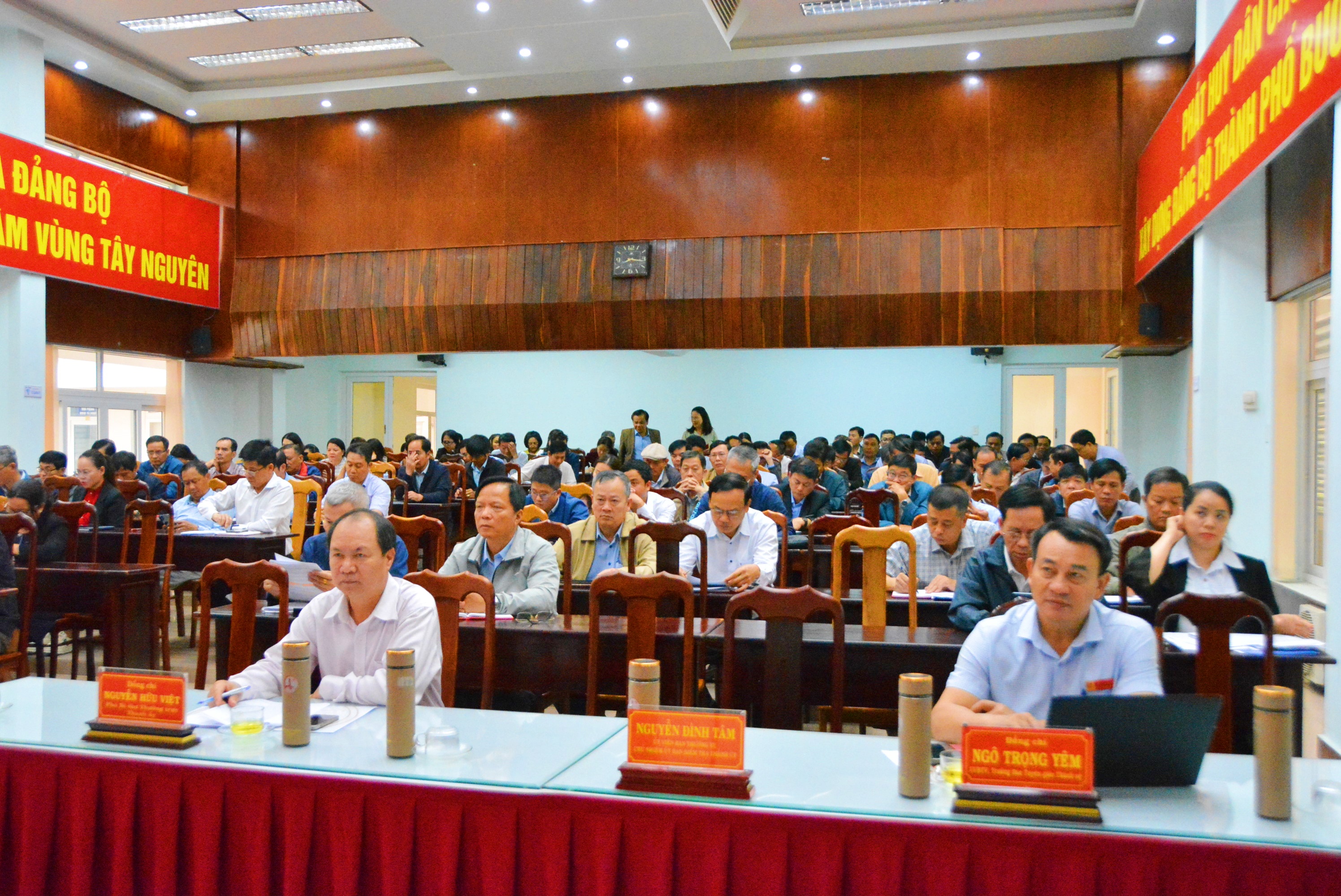 Hội nghị quán triệt và triển khai thực hiện các văn bản của Trung ương, của Tỉnh uỷ và Thành uỷ.