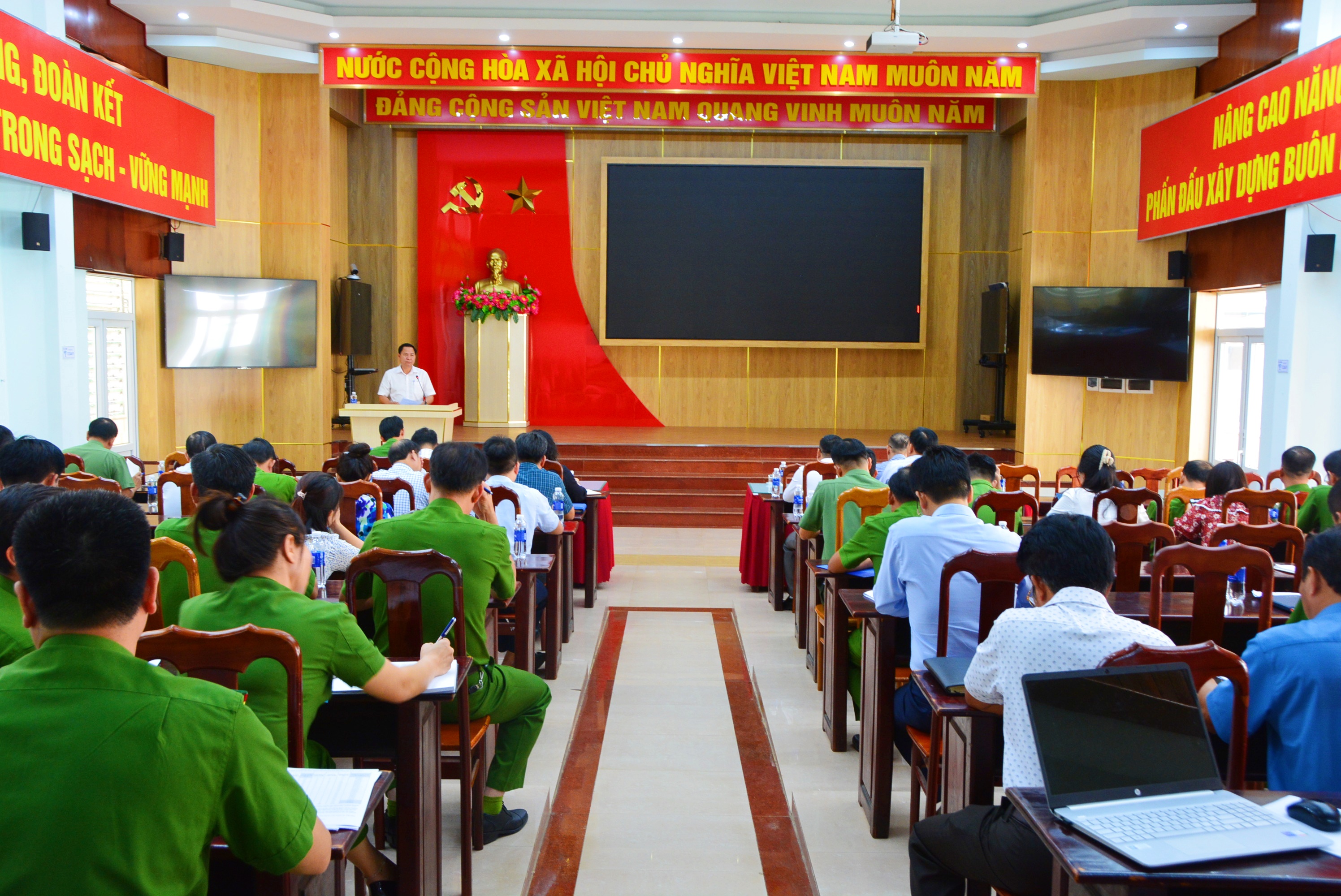 Hội nghị sơ kết 02 năm triển khai thực hiện Đề án “Phát triển ứng dụng dữ liệu dân cư, định danh và xác thực điện tử phục vụ chuyển đổi số quốc gia giai đoạn 2022 - 2025, tầm nhìn đến năm 2030” trên địa bàn thành phố Buôn Ma Thuột