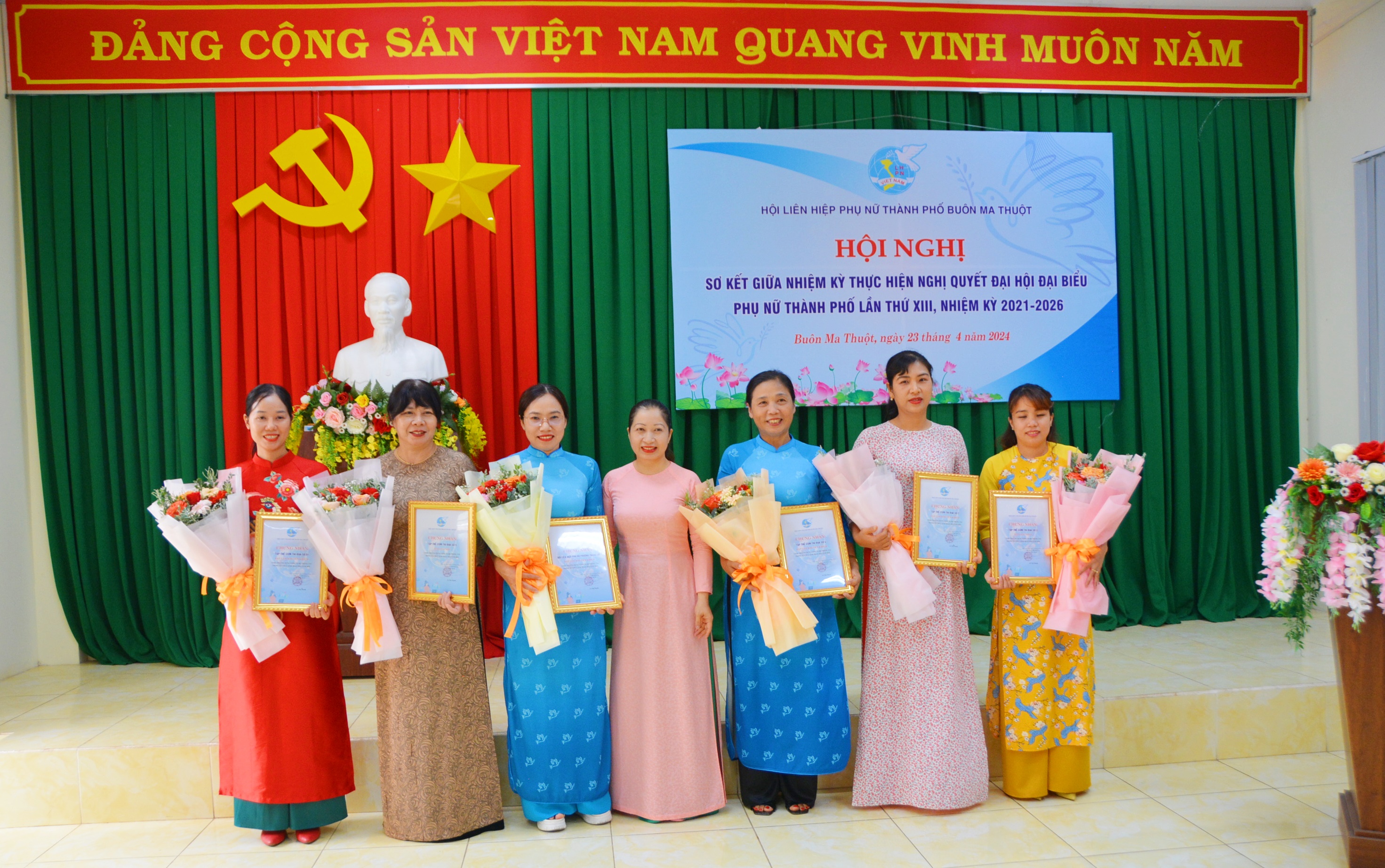Hội LHPN TP.Buôn Ma Thuột: Hội nghị BCH lần thứ 12, khoá XIII (Mở rộng) nhiệm kỳ 2021 – 2026. 