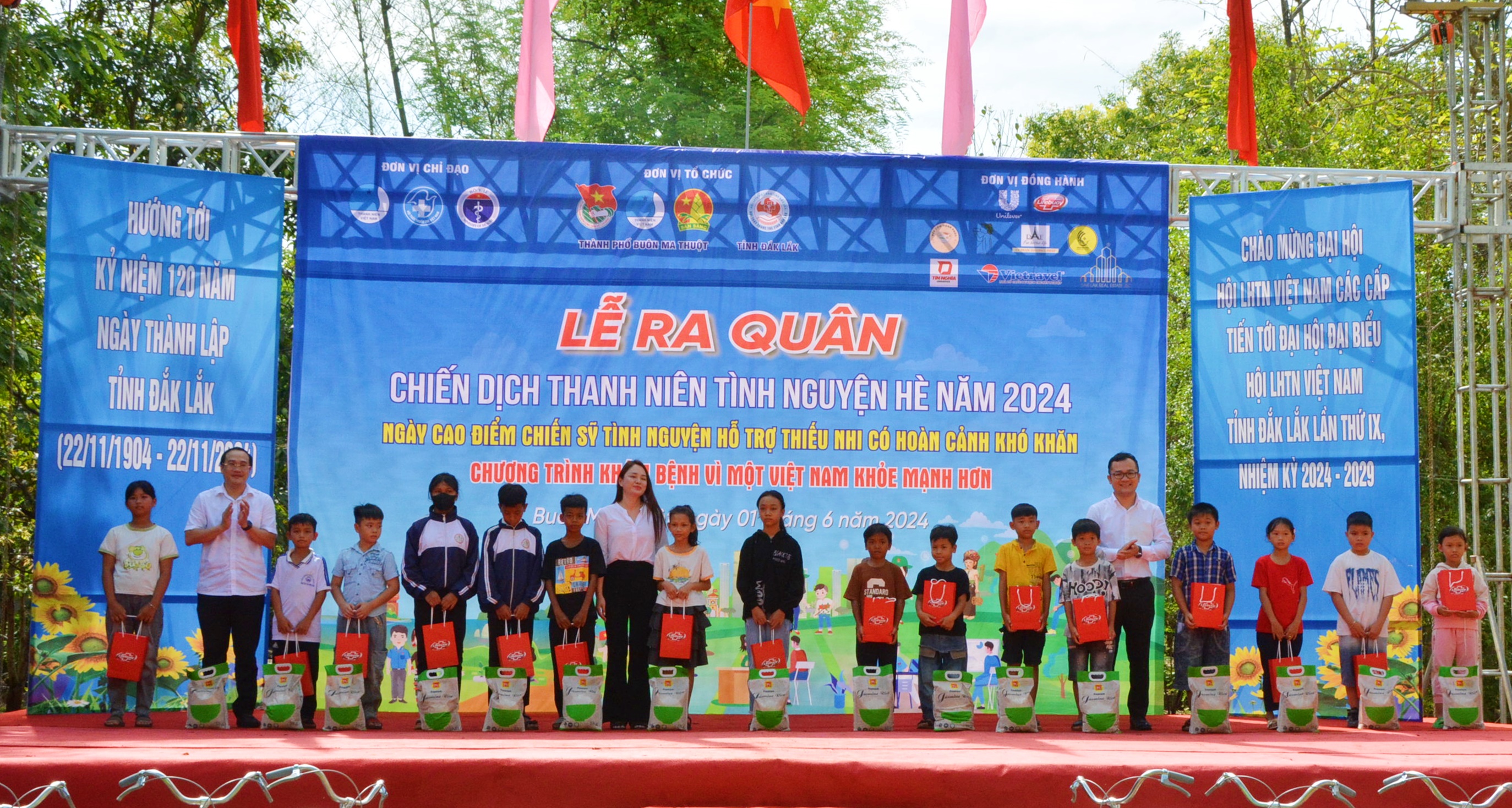 TP.Buôn Ma Thuột: Lễ ra quân Chiến dịch Thanh niên tình nguyện hè và khám bệnh Vì một Việt Nam khỏe mạnh hơn năm 2024