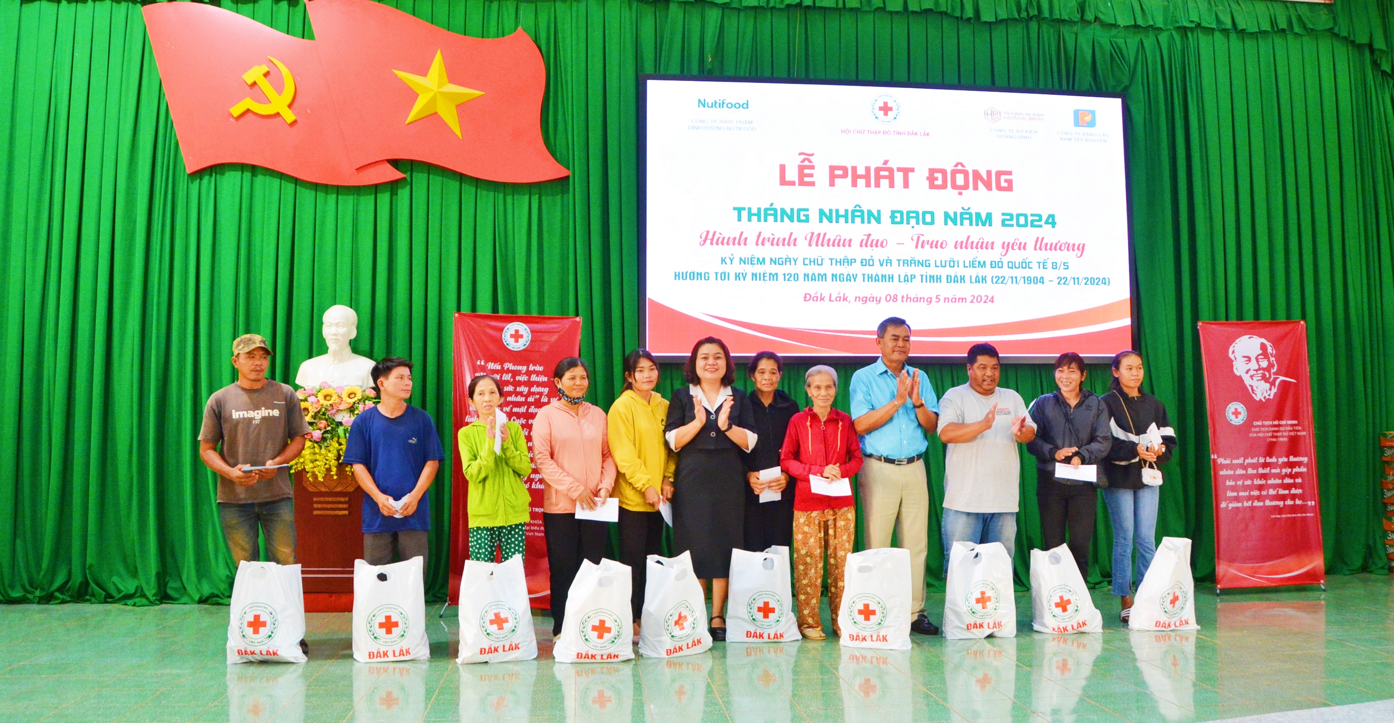Phát động Tháng Nhân đạo năm 2024: “Hành trình nhân đạo - Trao nhận yêu thương”