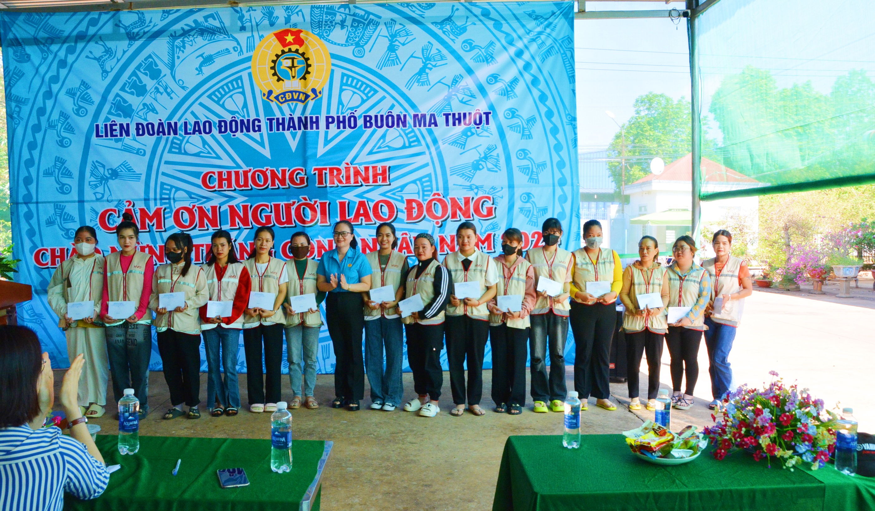 Ấm áp, nghĩa tình từ Chương trình “Cảm ơn người lao động” của Liên đoàn Lao động thành phố Buôn Ma Thuột 