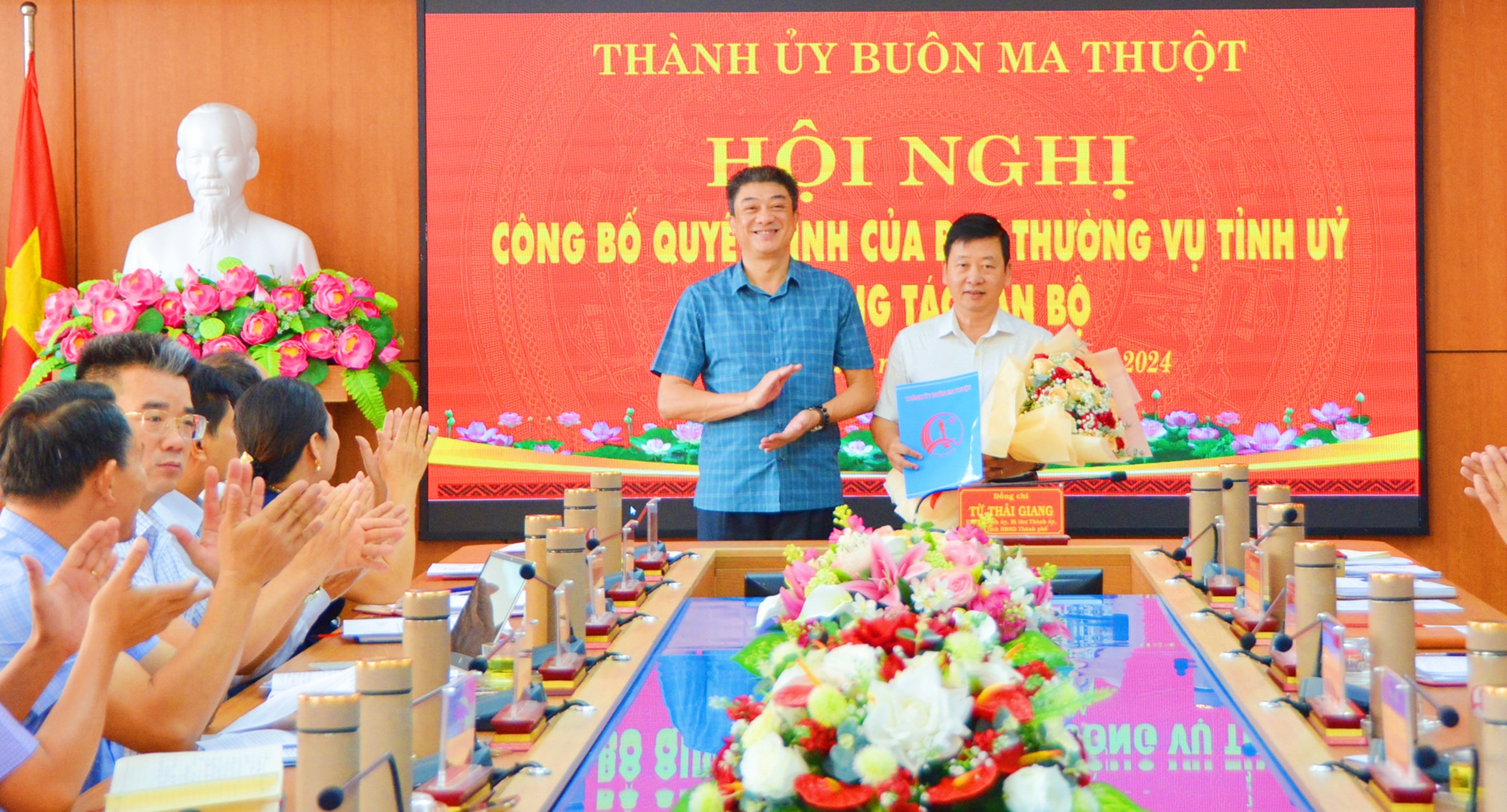 Thành uỷ Buôn Ma Thuột: Hội nghị công bố và trao quyết định về công tác cán bộ