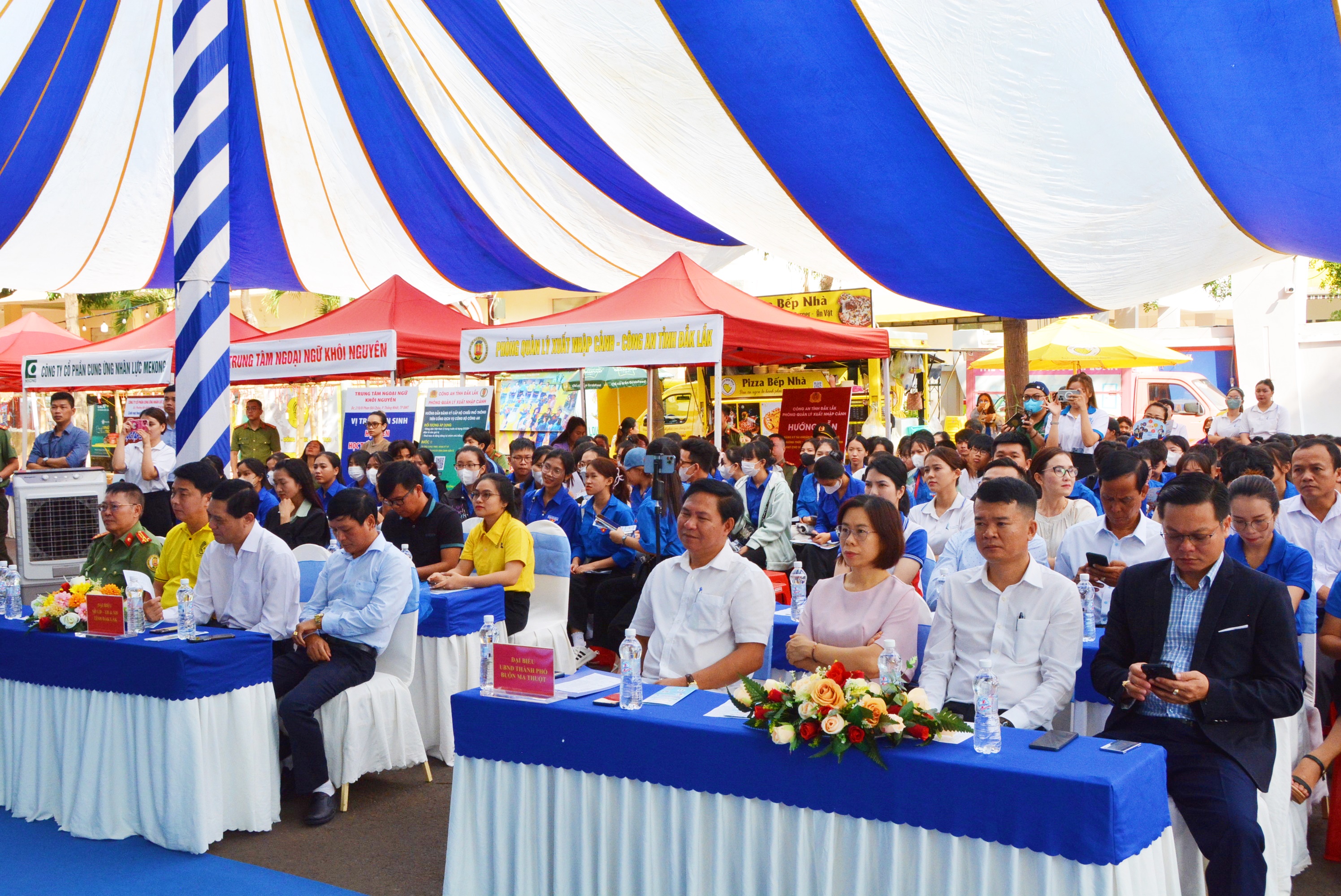 Ngày Hội việc làm tại thành phố Buôn Ma Thuột cần tuyển dụng, tuyển sinh hơn 6.000 vị trí.