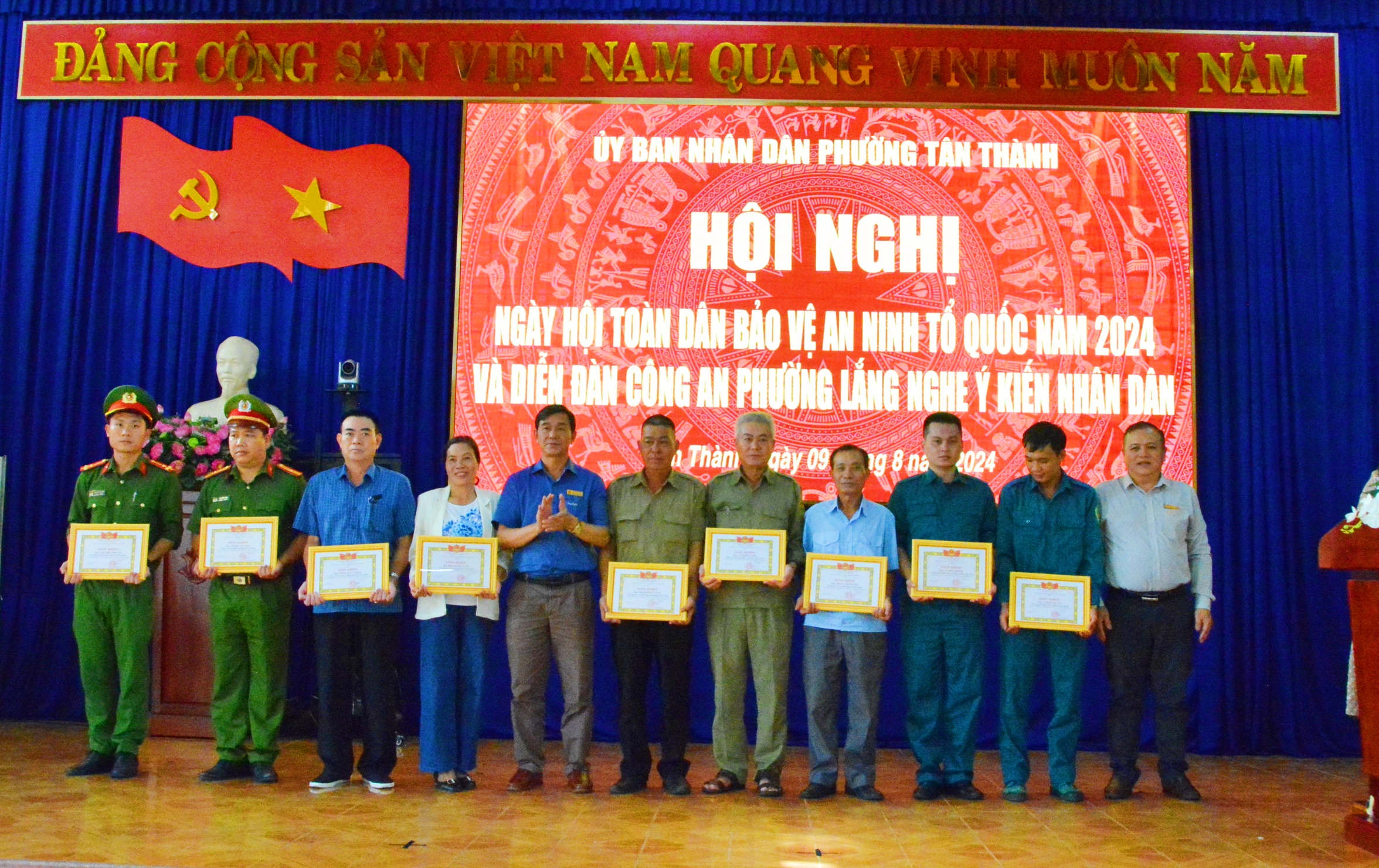 Phường Tân Thành tổ chức Ngày hội Toàn dân bảo vệ an ninh Tổ quốc và diễn đàn Công an lắng nghe ý kiến nhân dân năm 2024
