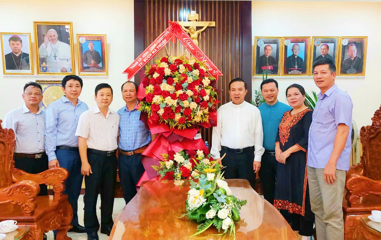 Lãnh đạo TP.Buôn Ma Thuột thăm, chúc mừng tân Giám mục Giáo phận Ban Mê Thuột