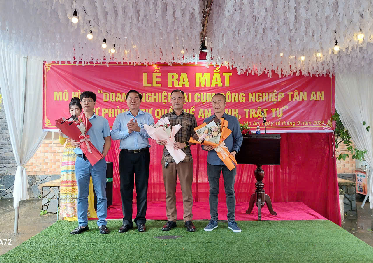 Ra mắt mô hình Doanh nghiệp Cụm Công nghiệp Tân An tự phòng tự quản về an ninh trật tự